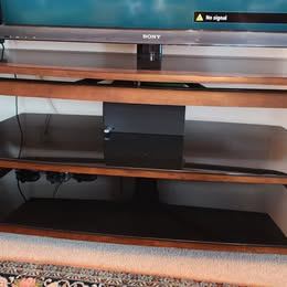 Wood & Glass TV Stand – Modern Curved Design - photo 3