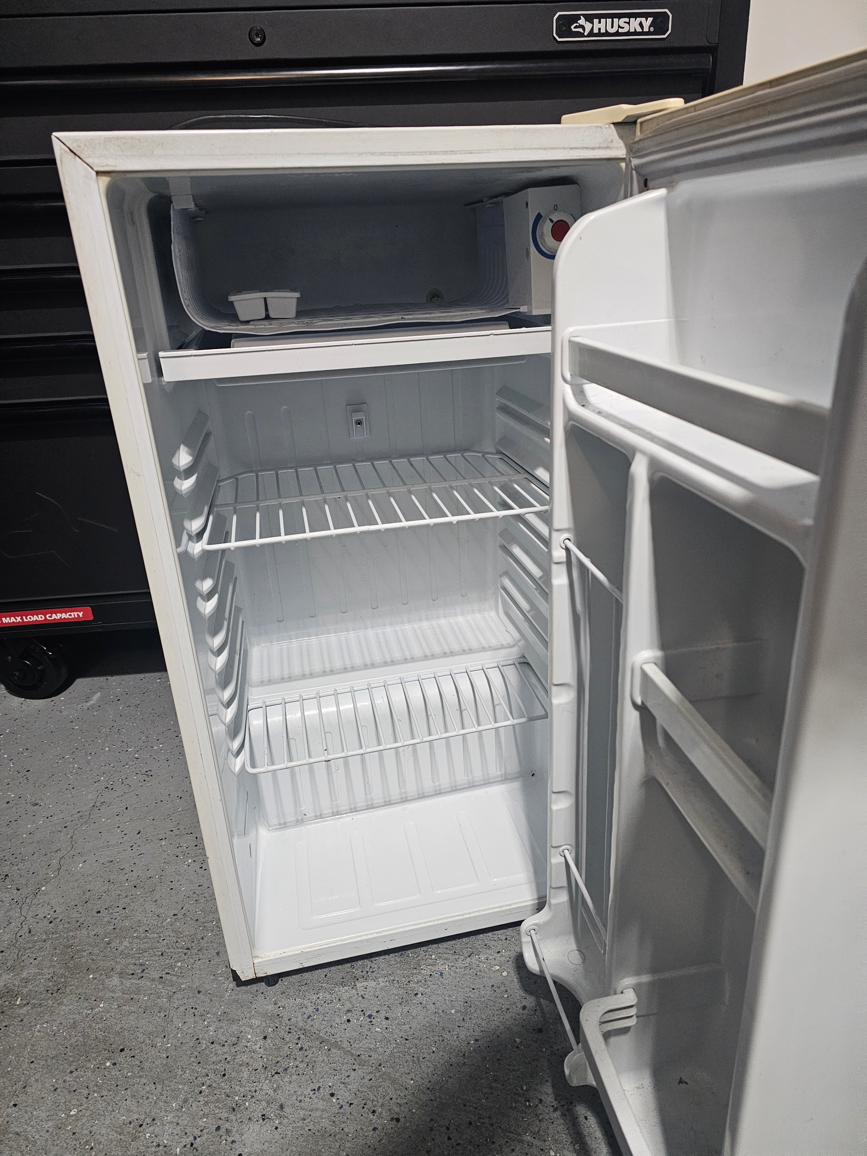 Danby Compact Refrigerator - photo 2