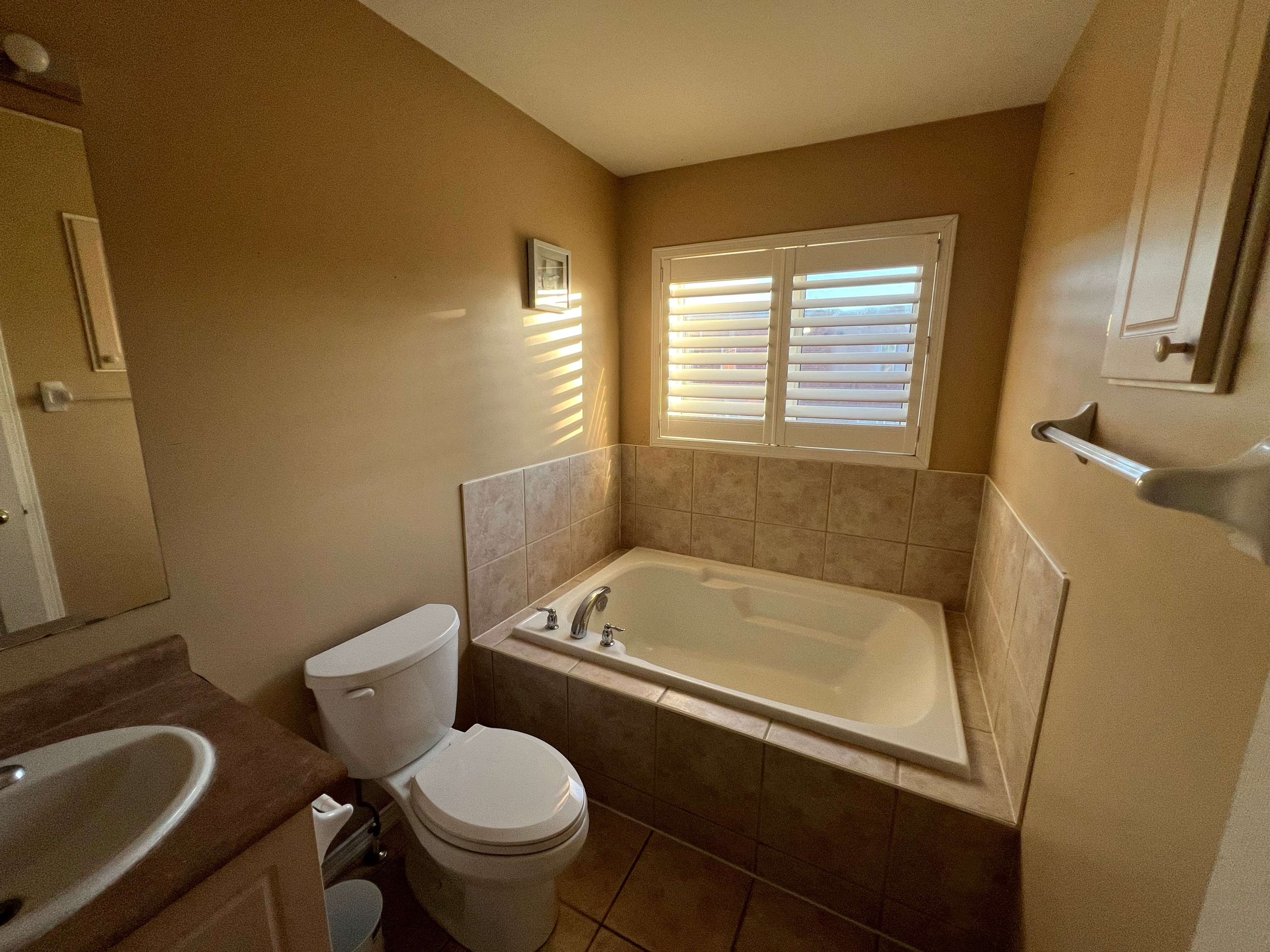 York Uni. 1 room with private washroom - photo 5