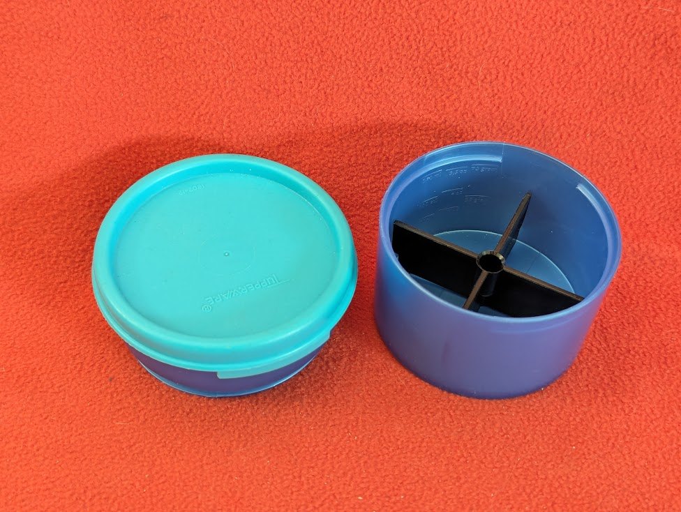 Tupperware SmartShake snack cup - 3in tall, 3in diameter - photo 3