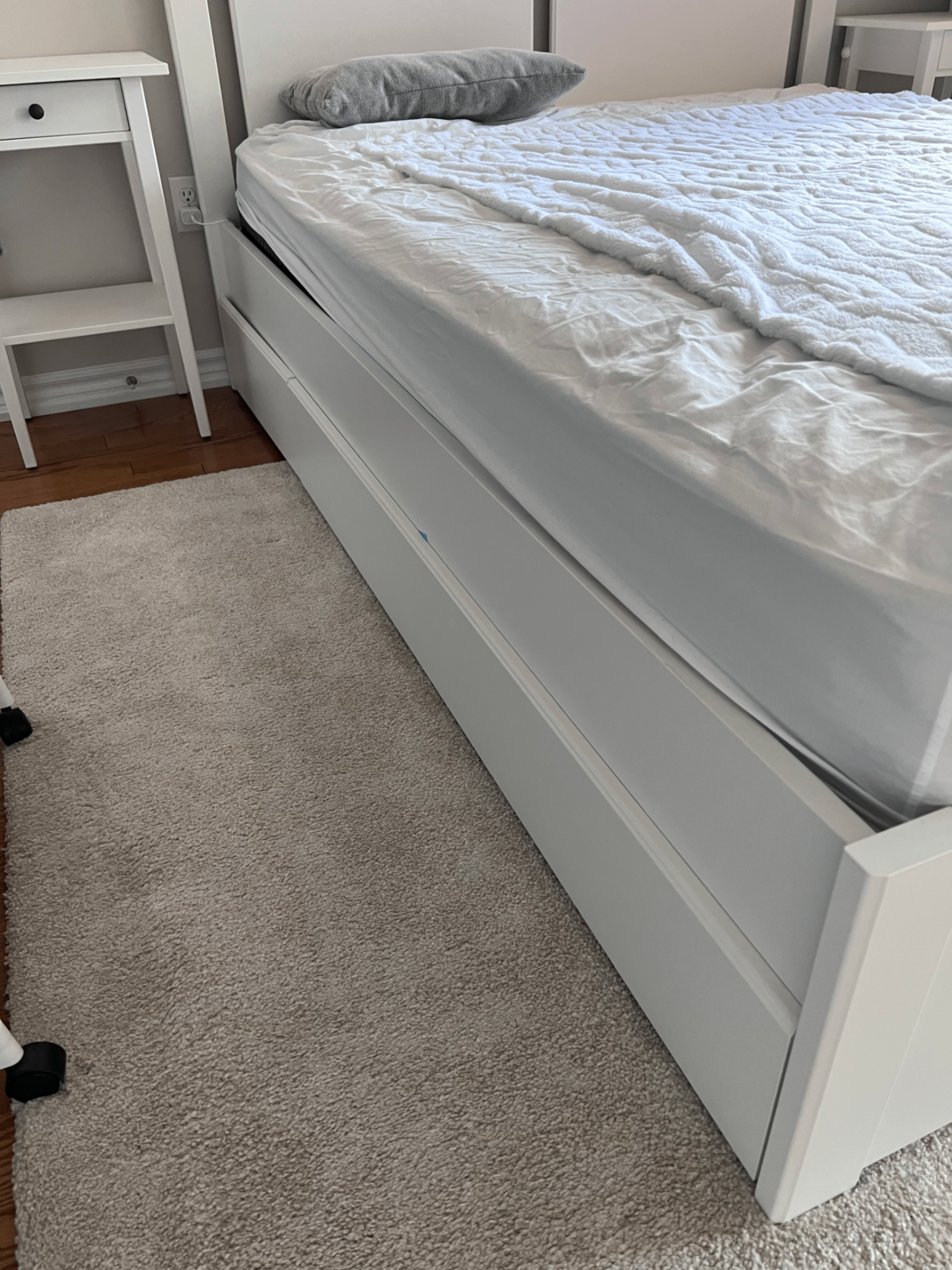 Complete Queen Bed Set: Bed Frame + Mattress + 2 Side Tables - photo 3
