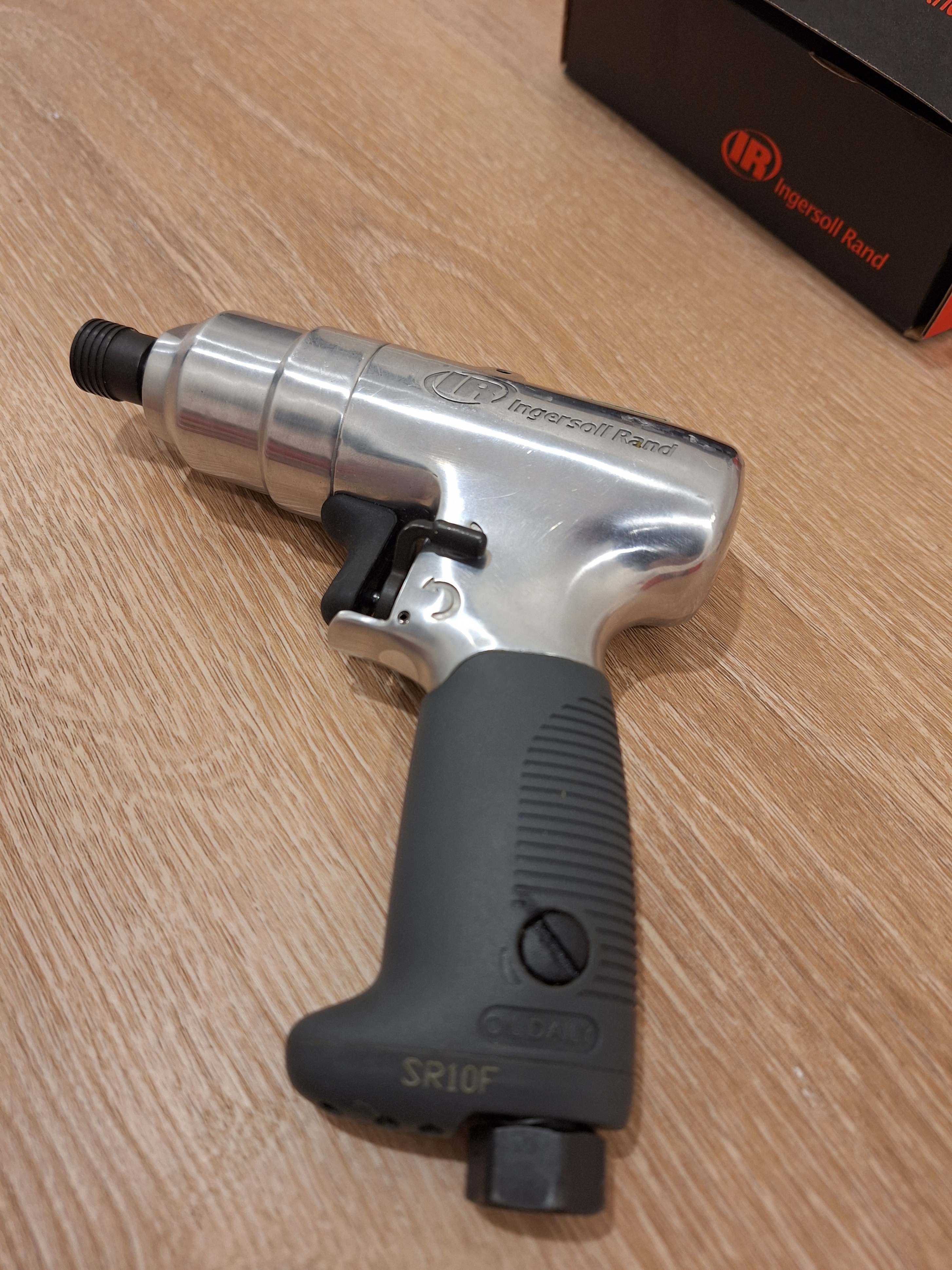(Retail $500+) Ingersoll Rand QiP30Q4 Air Impact Screwdriver - photo 3