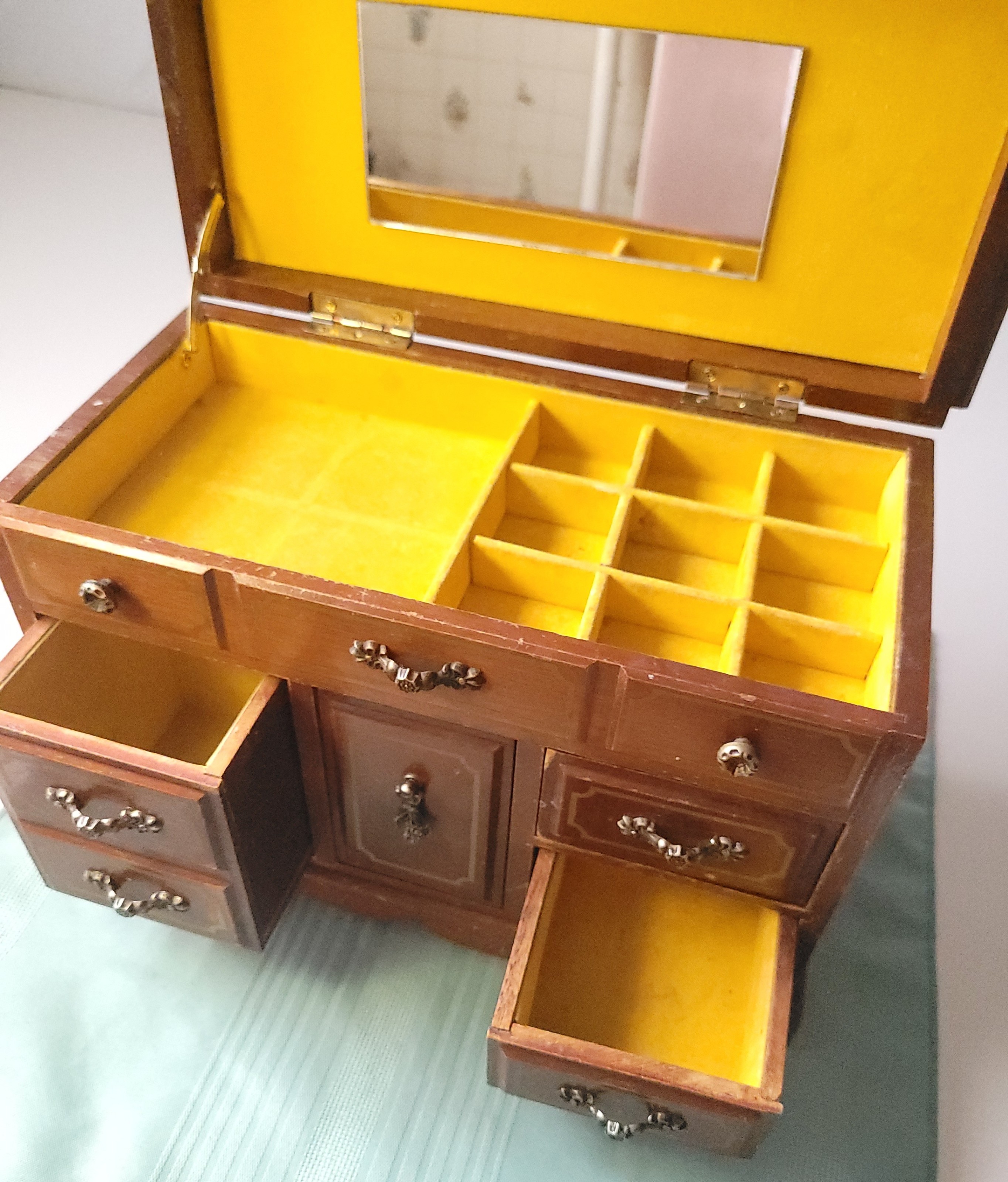 1970s Musical Jewelry Chest | Wooden Mini Dresser Armoire Taiwan - photo 5