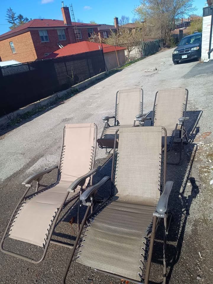 ZERO GRAVITY RECLINING CHAIRS – GREAT DEAL - ALL 60