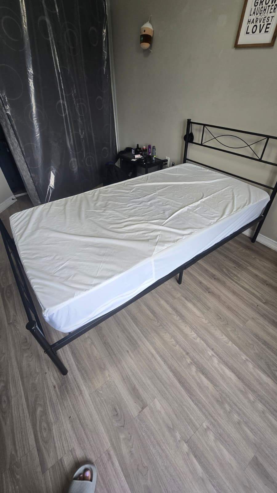 Twin mattress and bed frame - photo 2