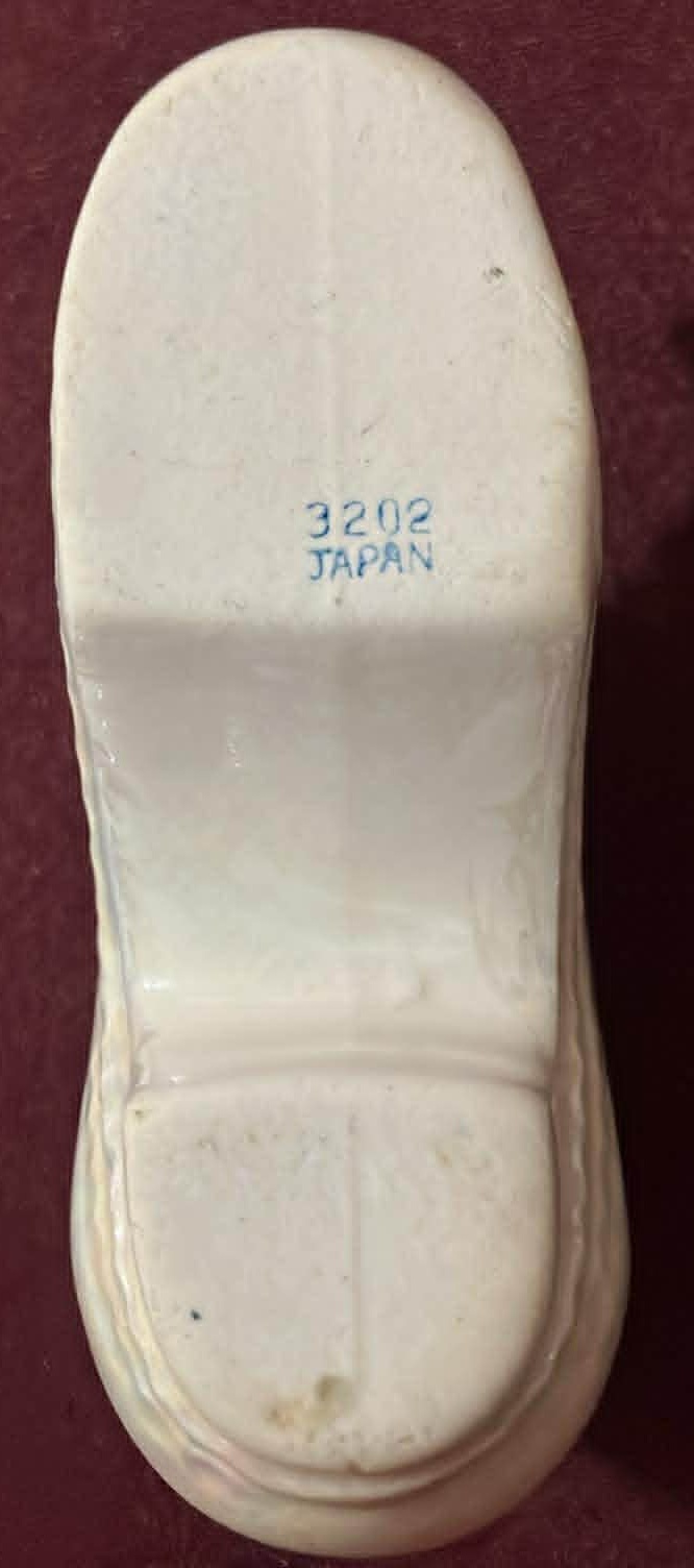 Mid century Decorative Lady White Ceramic Shoe - 4 Inches - photo 2