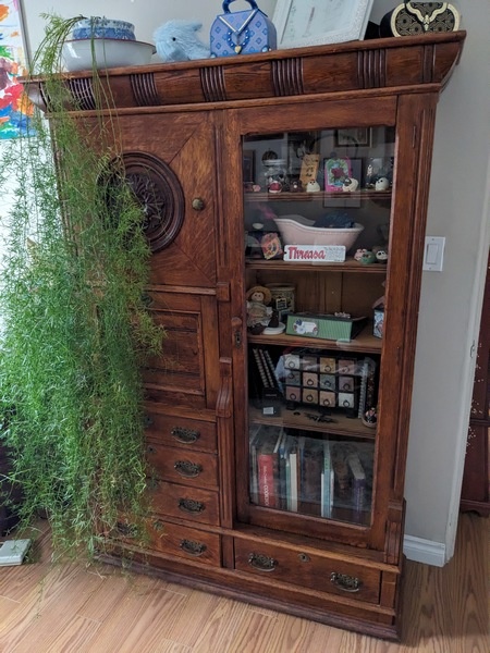 Upright cabinet