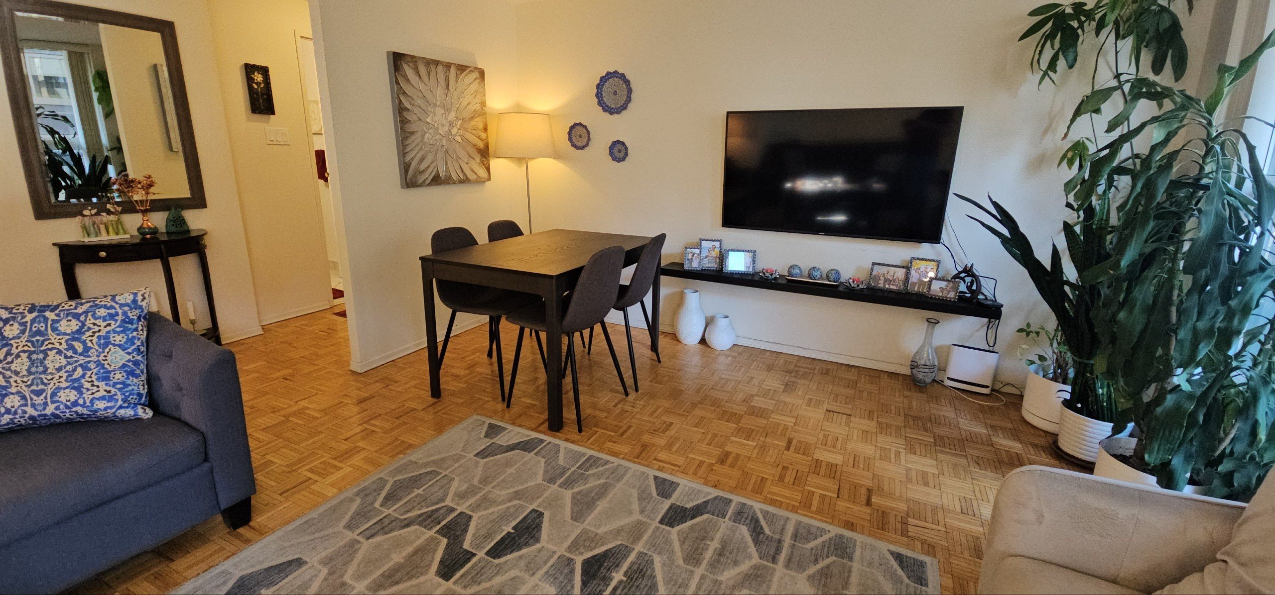 Fully Furnished 2 Bedroom Apartment in Downtown Toronto - photo 3