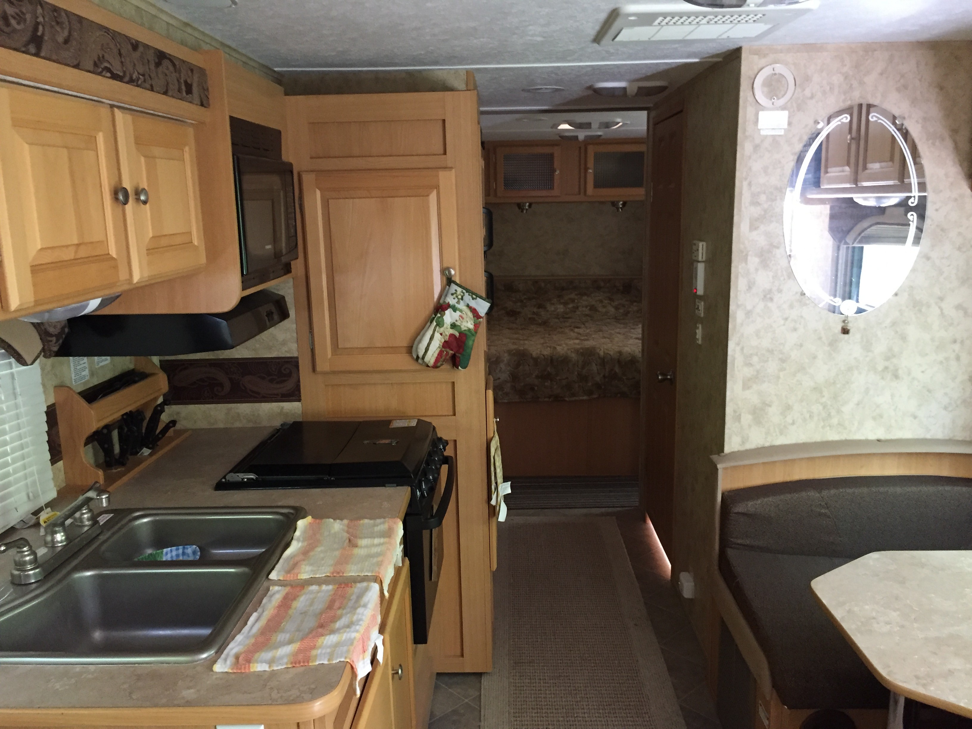 Pilgrim International RV Trailer, Sleeps 6 - photo 5
