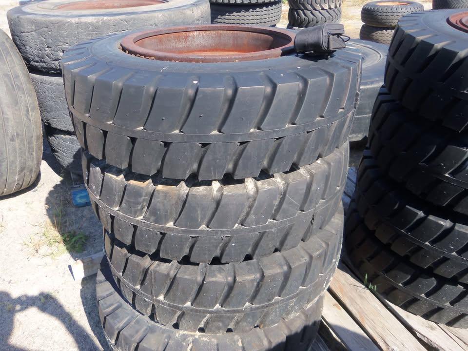 BF GOODRICH 34.5 X 9.75 - 18 RIM TIRES