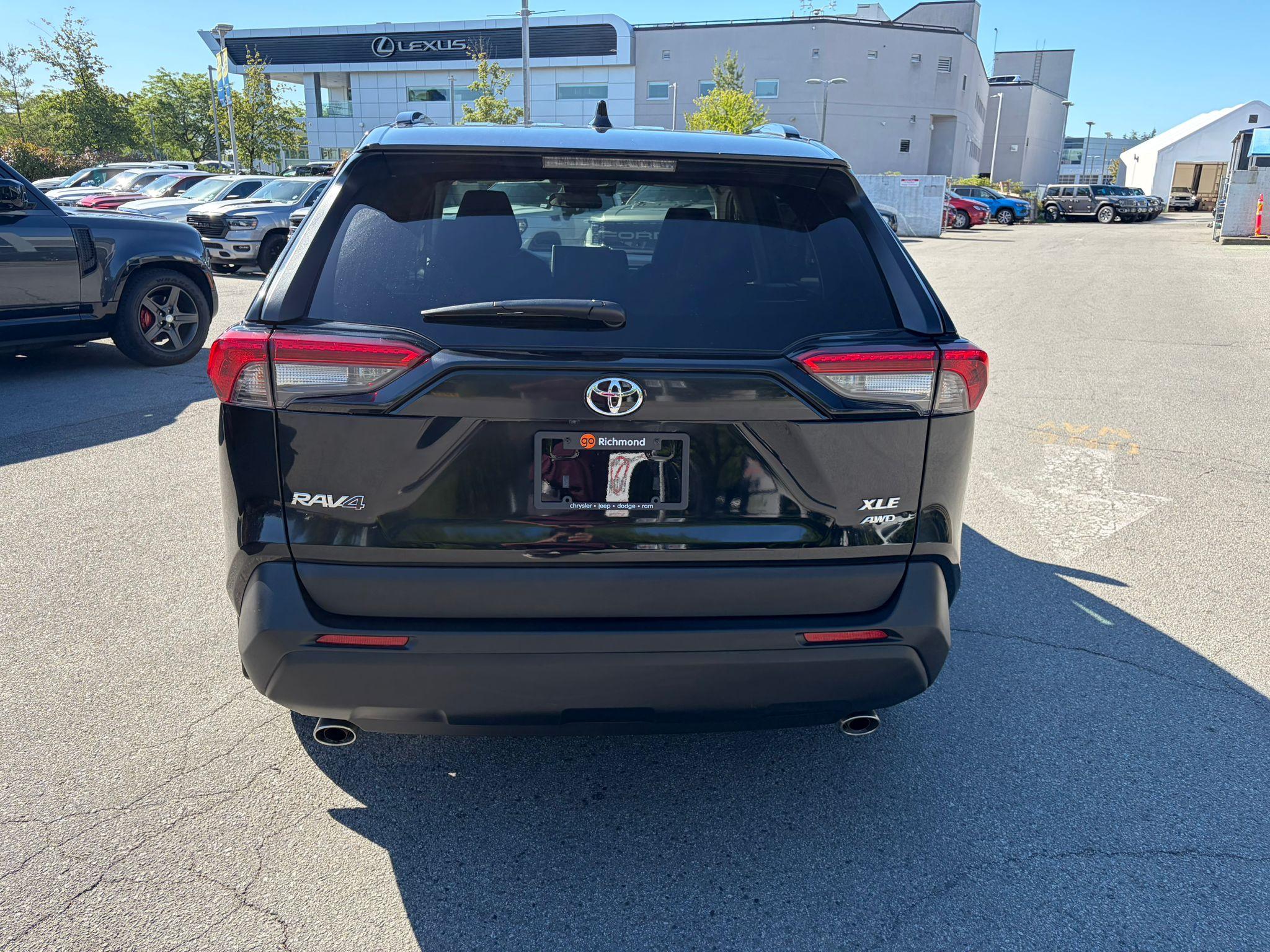 2025 Toyota RAV4 XLE AWD - photo 3