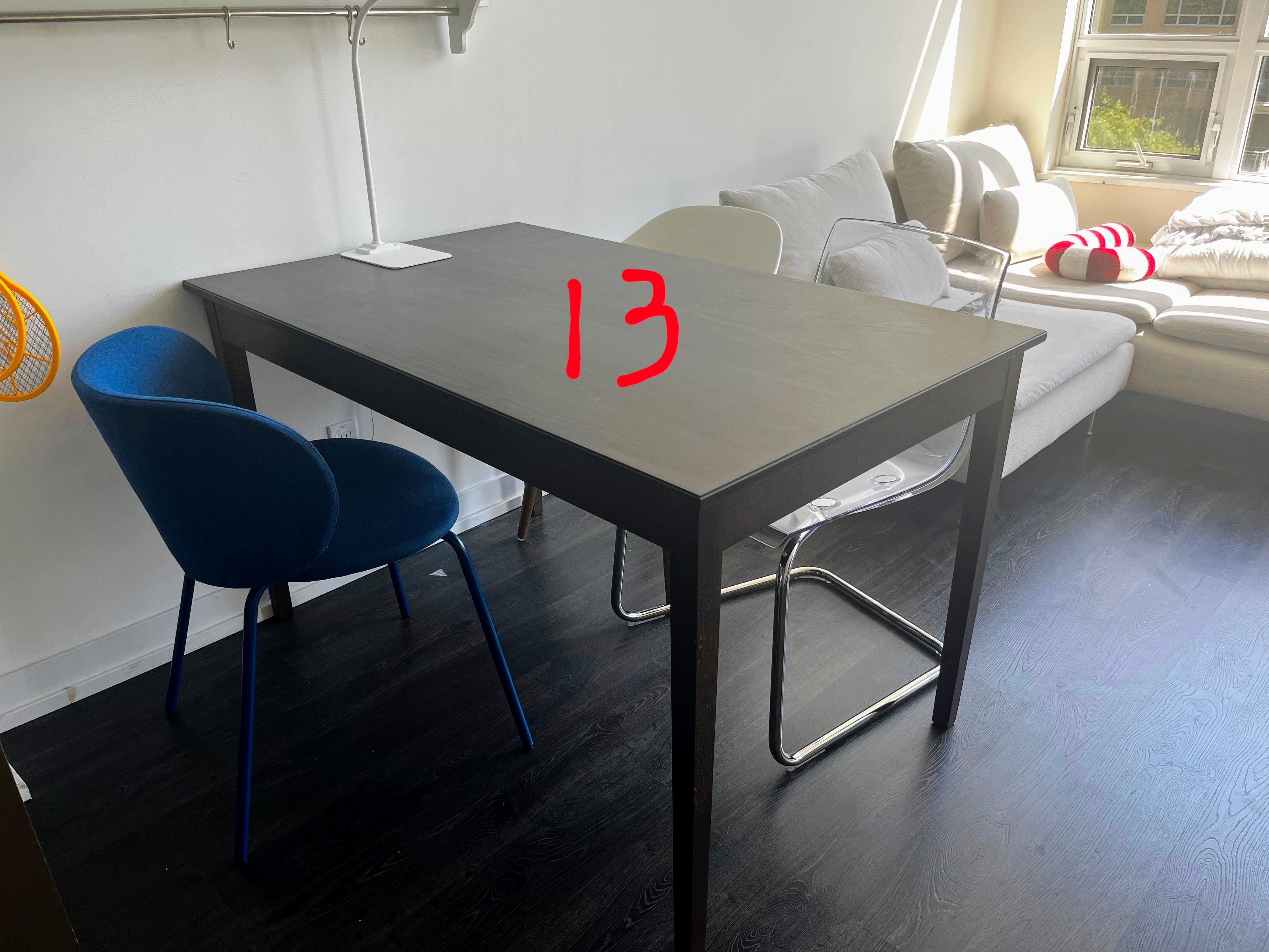 Expandable Dining Table (Seats 4–6)