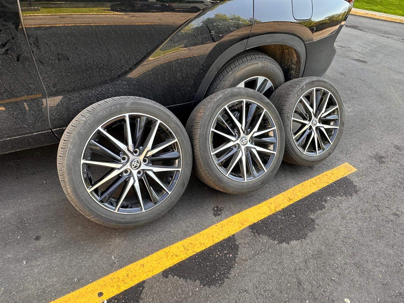 2024 Toyota Camry SE OEM 18" Wheels & Tires - photo 4