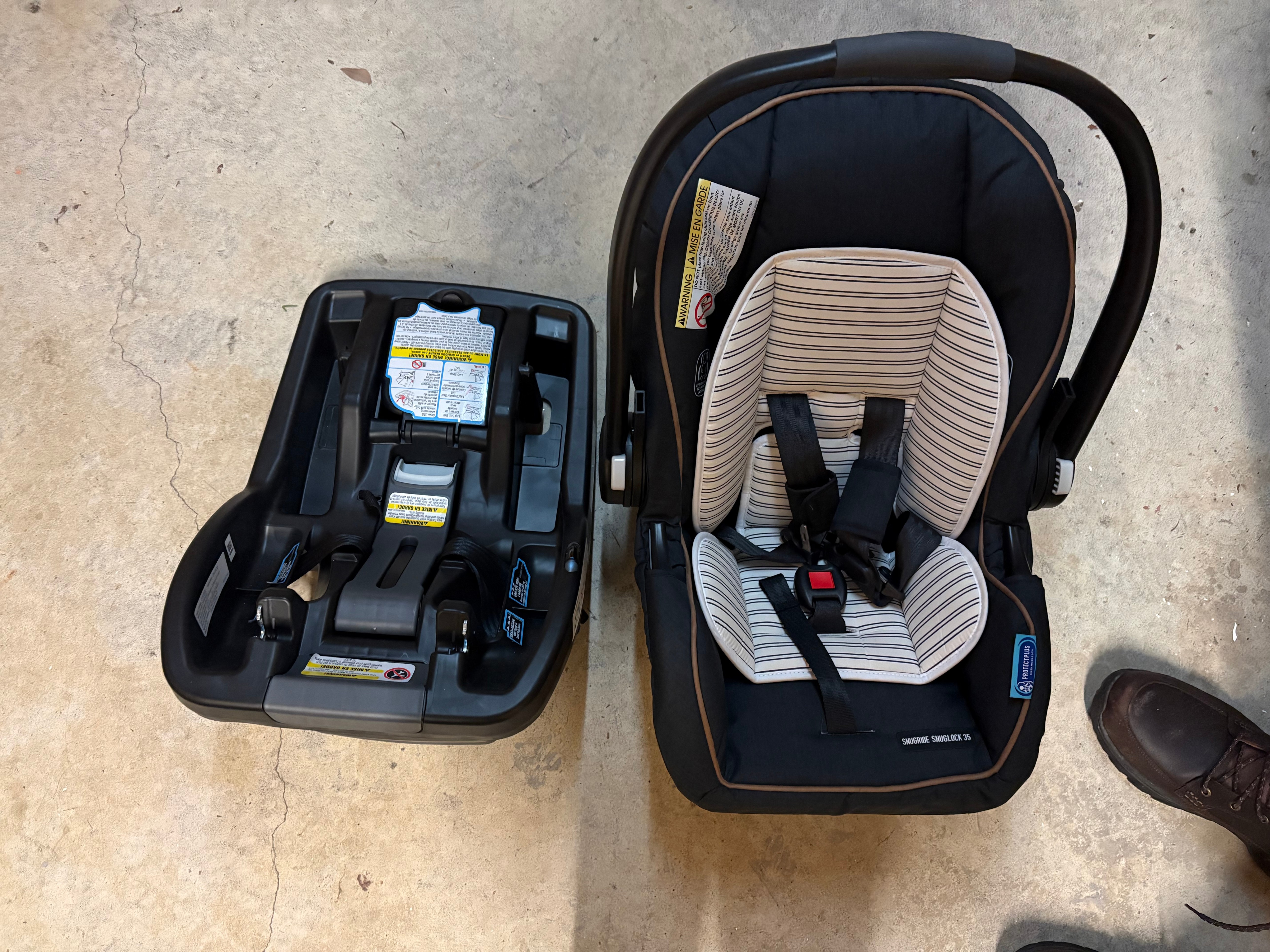 Graco Snugride Snuglock Infant Car Seat with Base