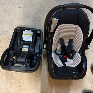 Graco Snugride Snuglock Infant Car Seat with Base