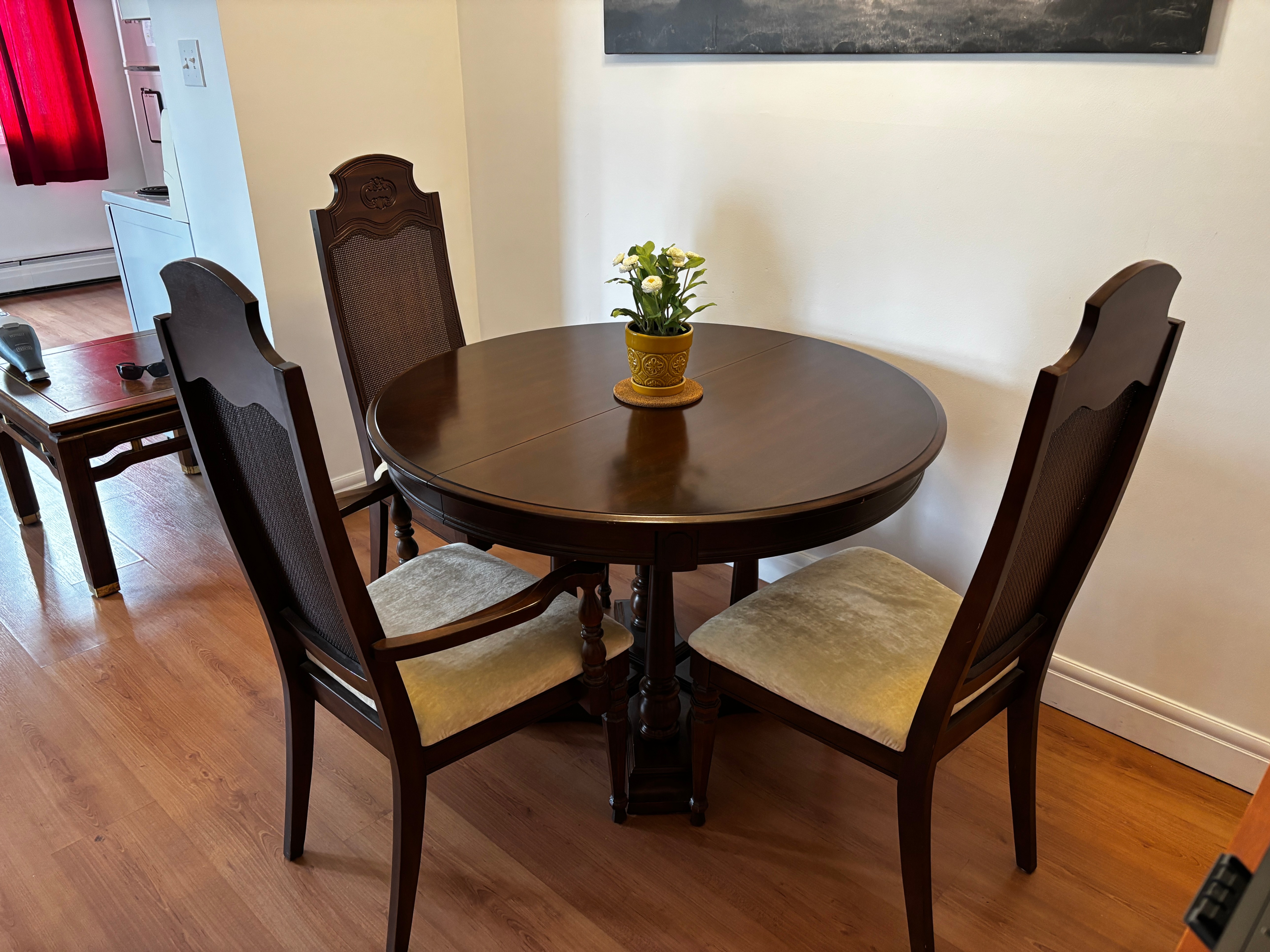 SOLID WOOD PEDESTAL DINING ROOM Table + Four chairs