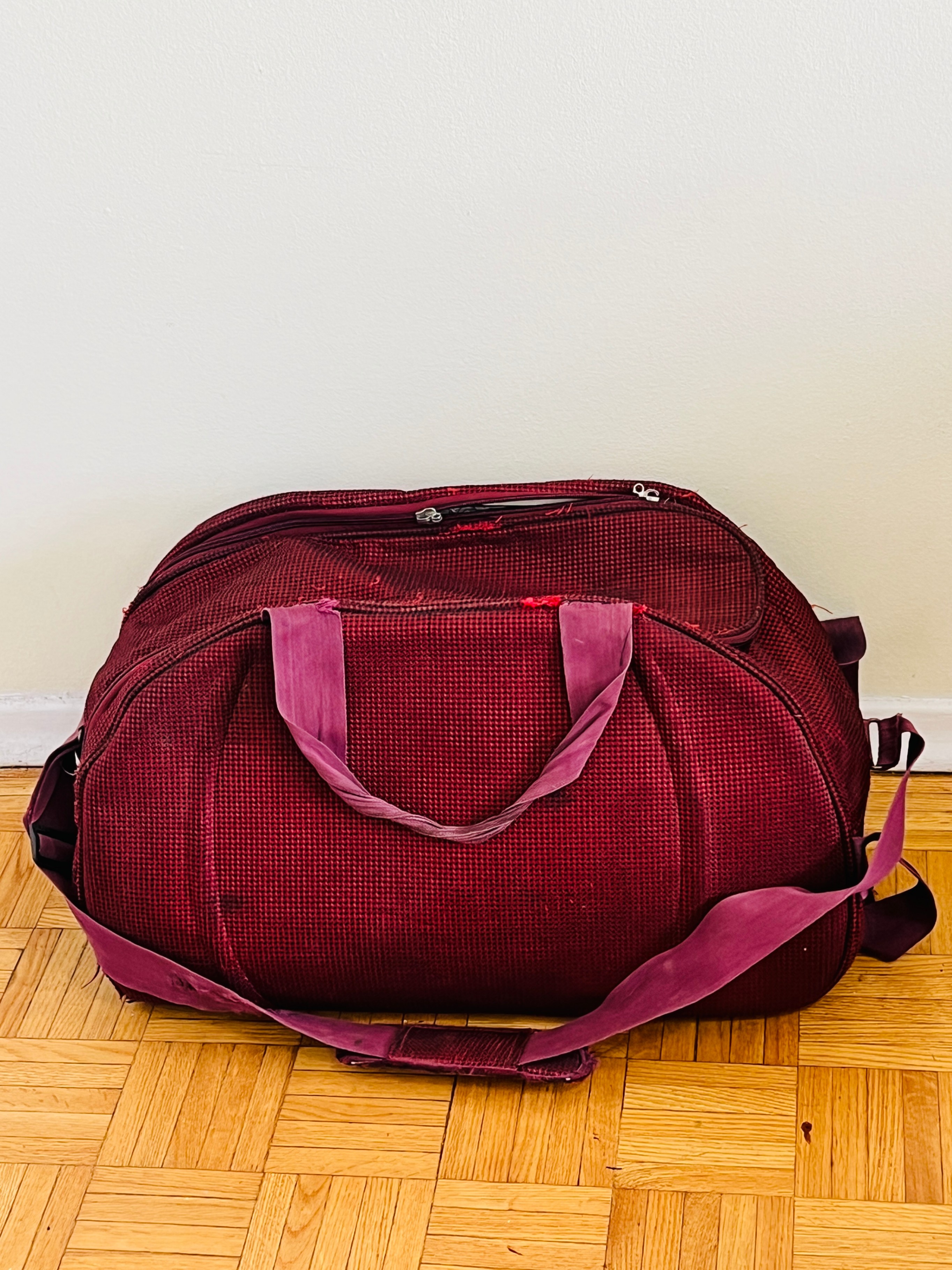 Red Color Luggage travel bag with 2 wheels 56cm x 30cm x 30cm - photo 2
