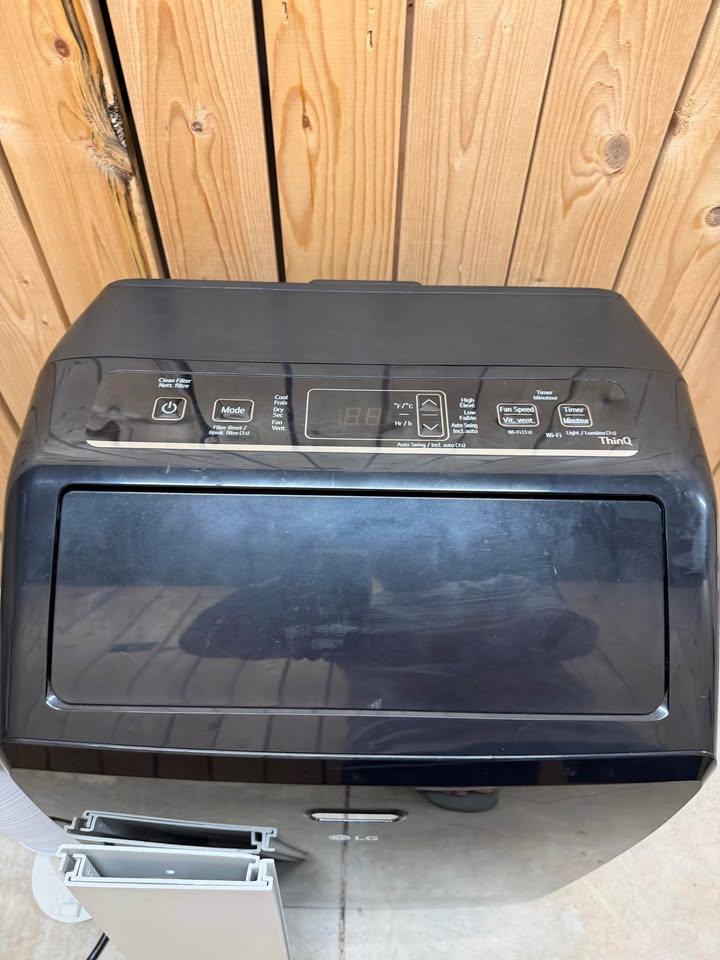 LG Portable Air Conditioner - photo 2