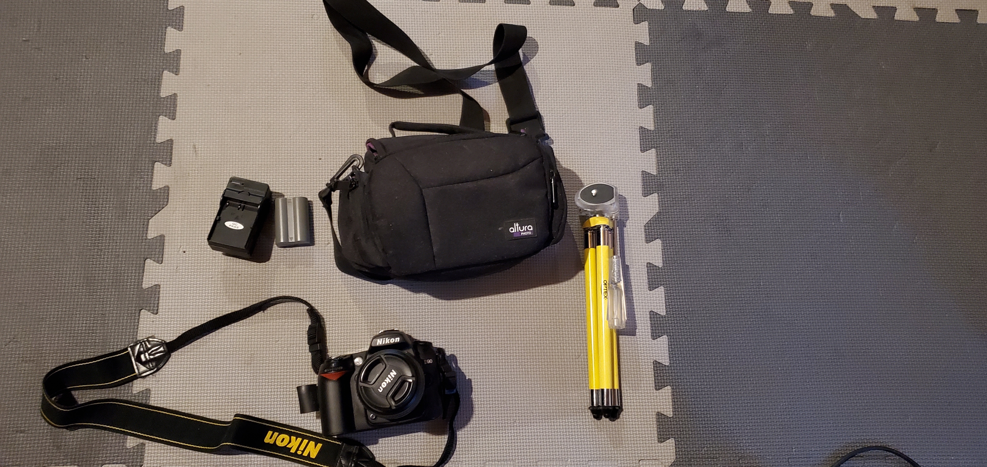Nikon D90 Digital SLR Camera