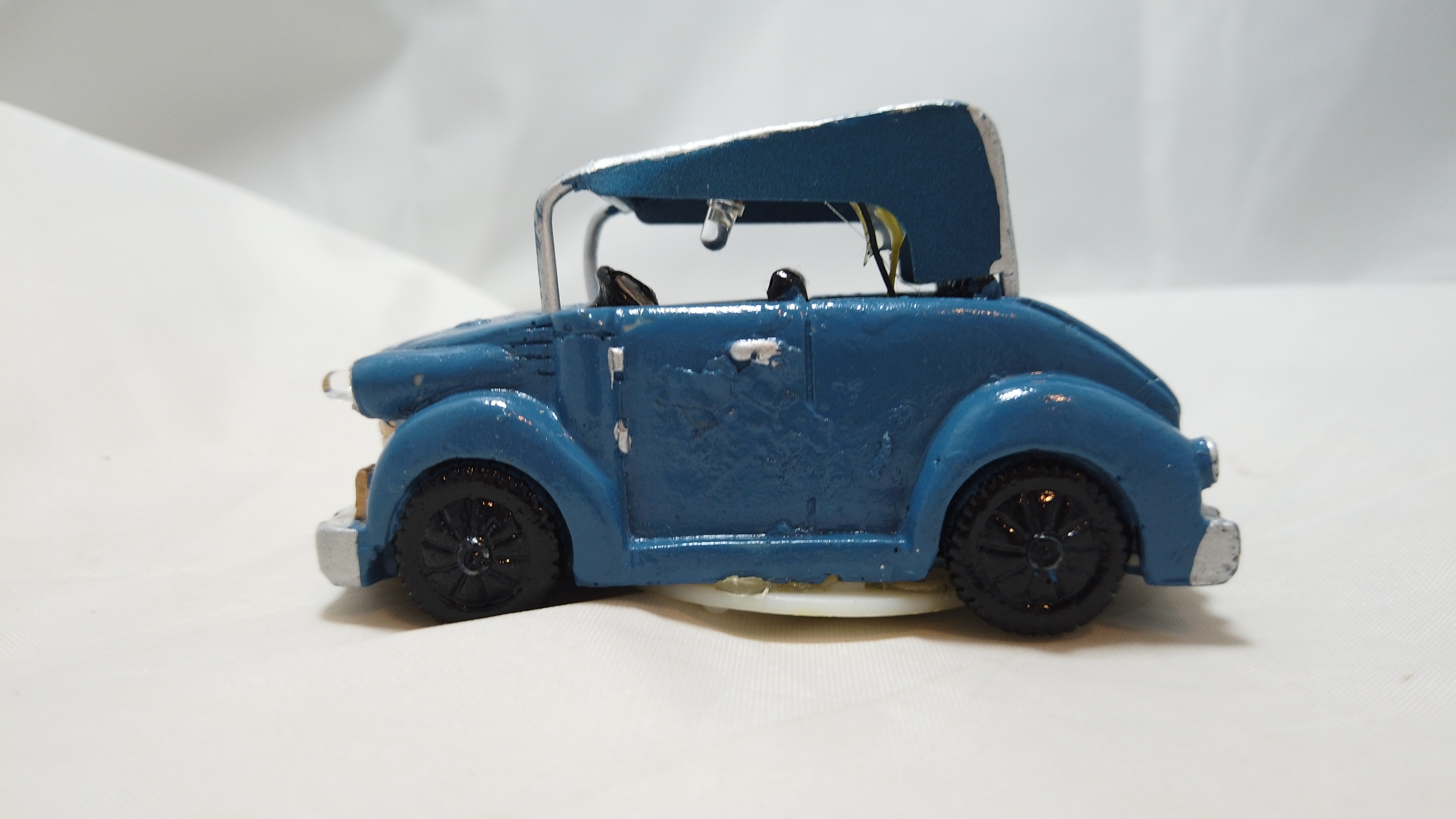 Vintage Style Blue Antique Car Battery-Operated Novelty Decor -