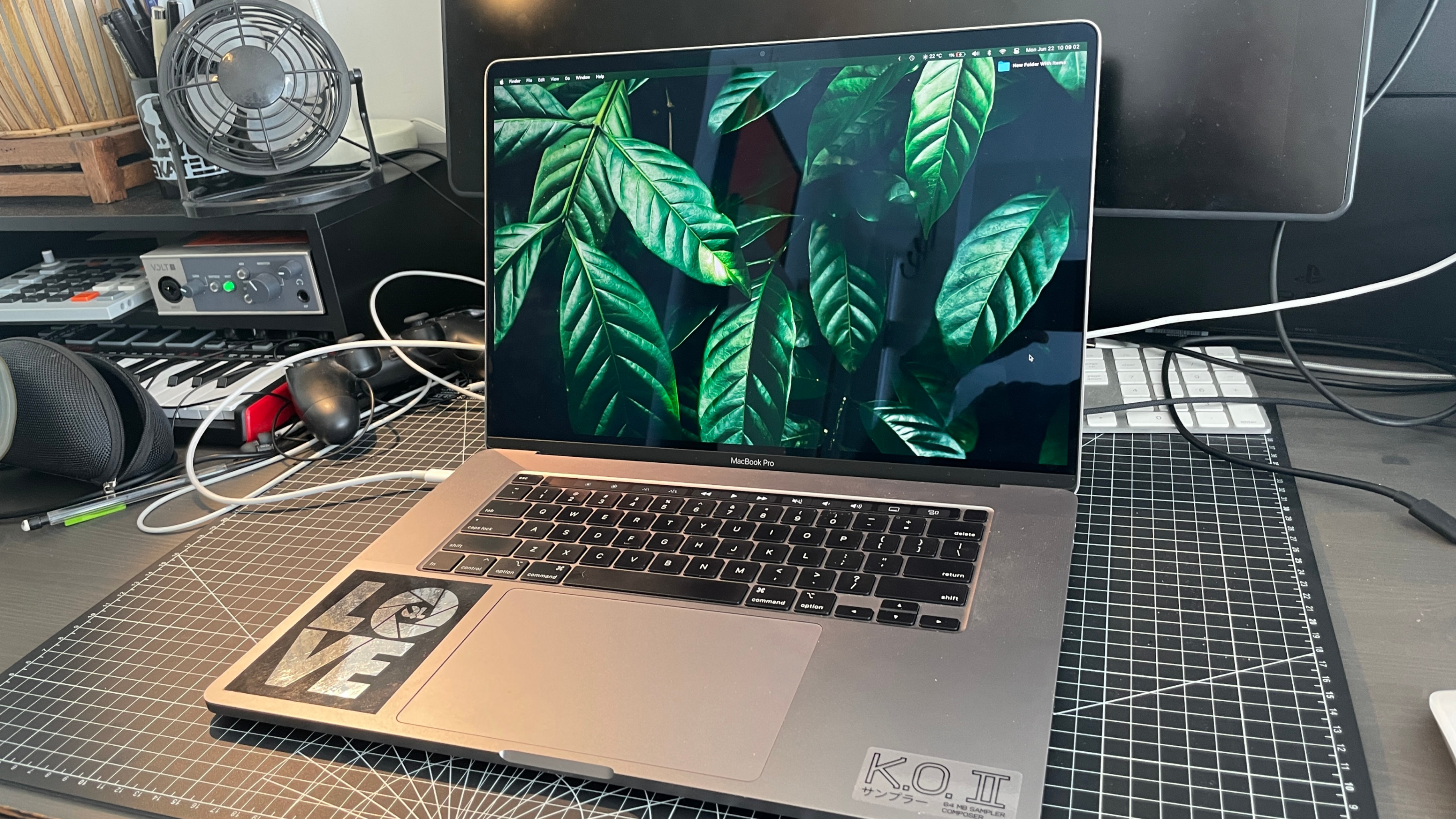 16" MacBook Pro i9 (2019) - photo 2