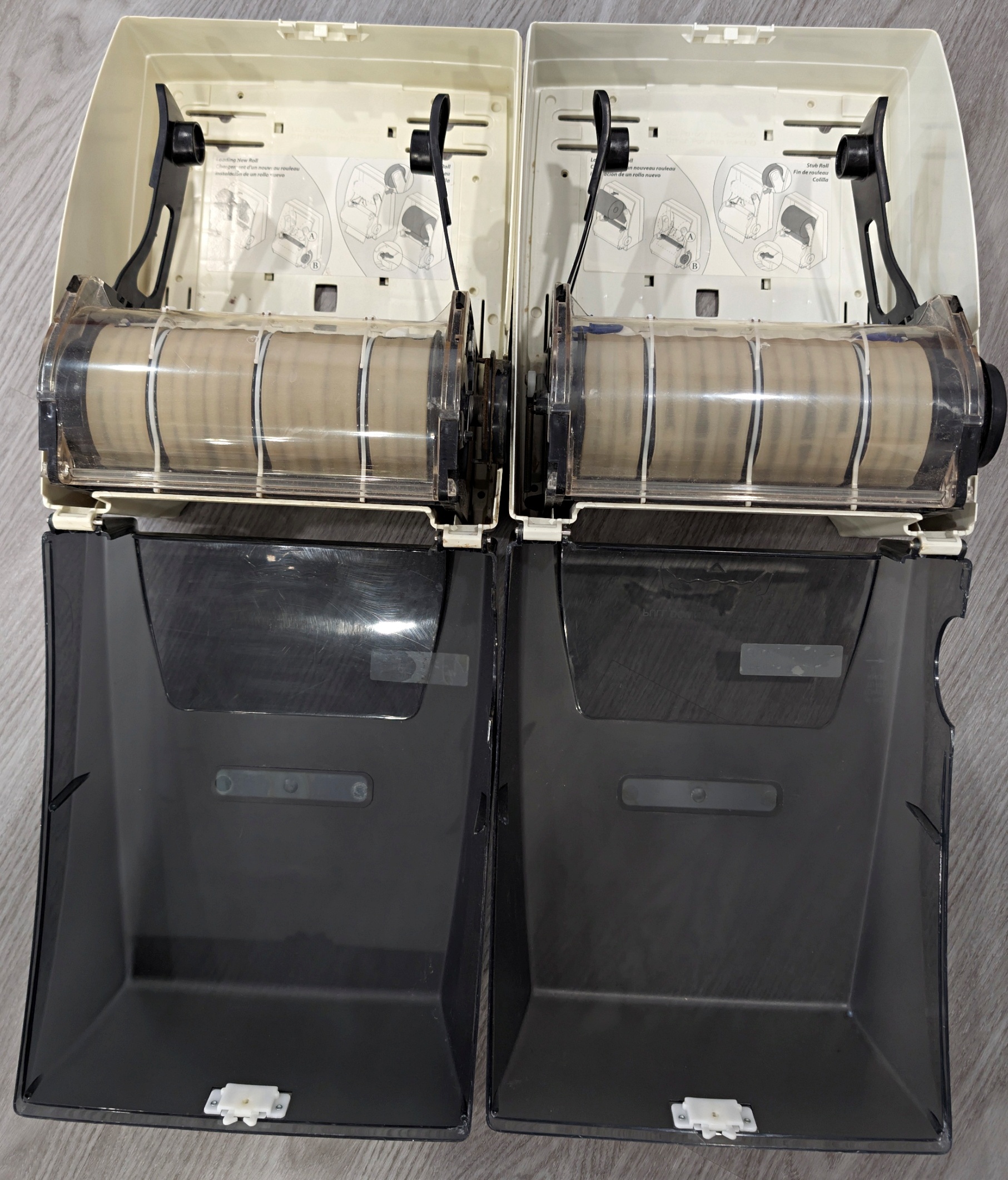 2 paper towel dispenser - photo 2