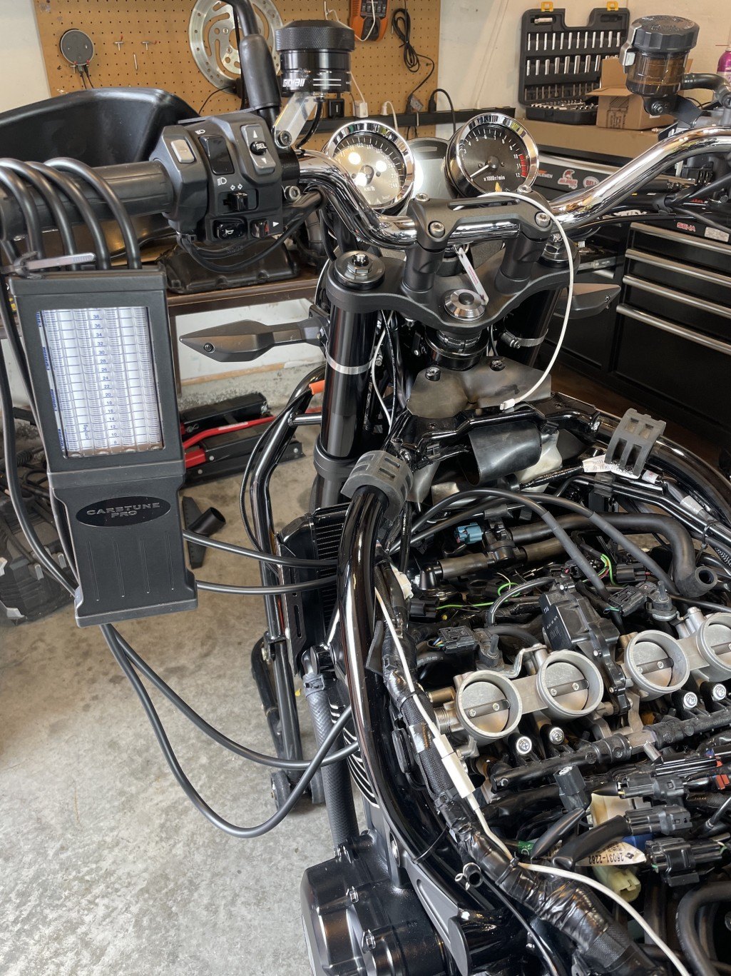 Motorcyle throttle body synchronization