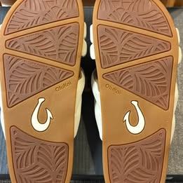 New in box OluKai Hila Beach Sandals Cloudy size 7 - photo 5