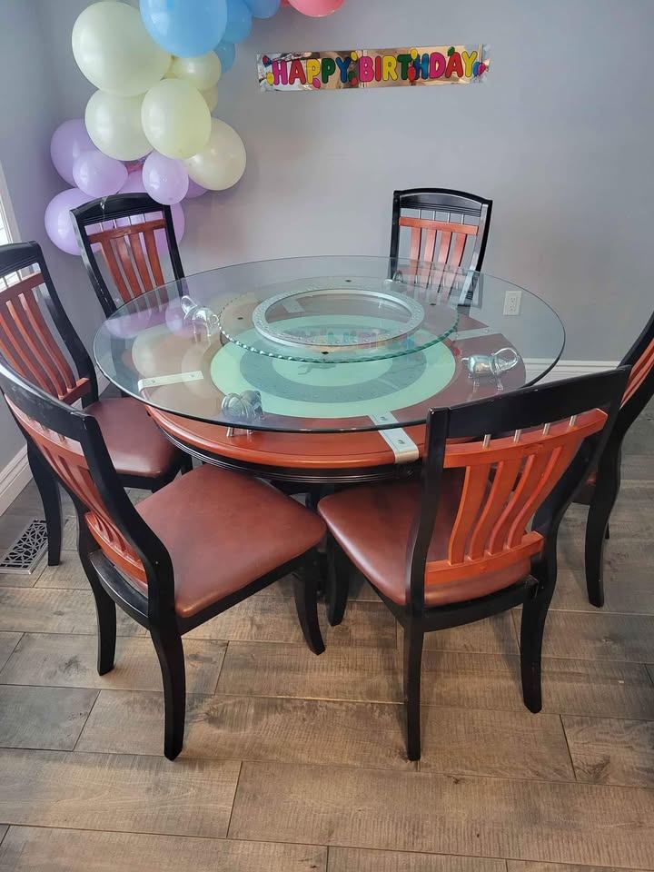 Beautiful Wooden Dining Table with 6 Chairs - photo 4