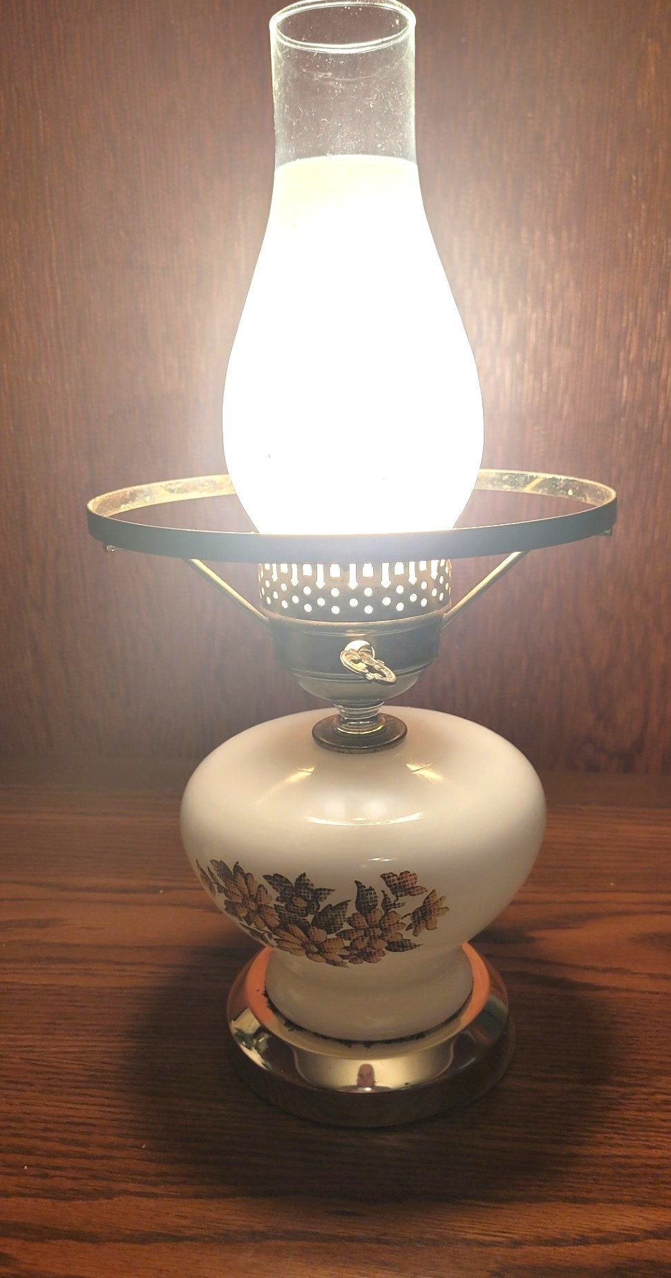 70s Milk Glass Hurricane Lamp - Yellow & Orange Daisies Working - photo 4