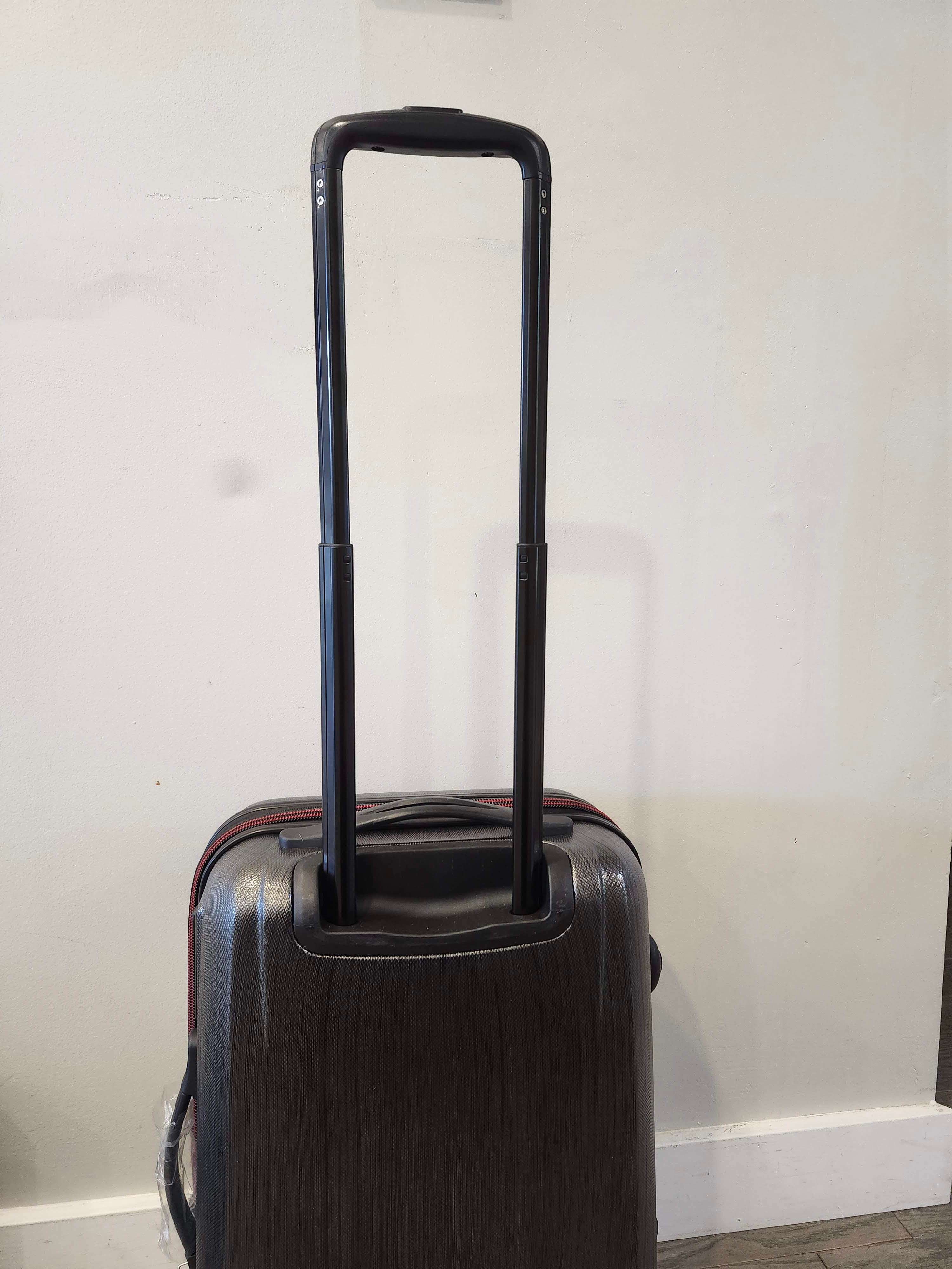 Like New HEAD Hard Shell Carry-On 4-Wheel Spinner Suitcase - photo 3