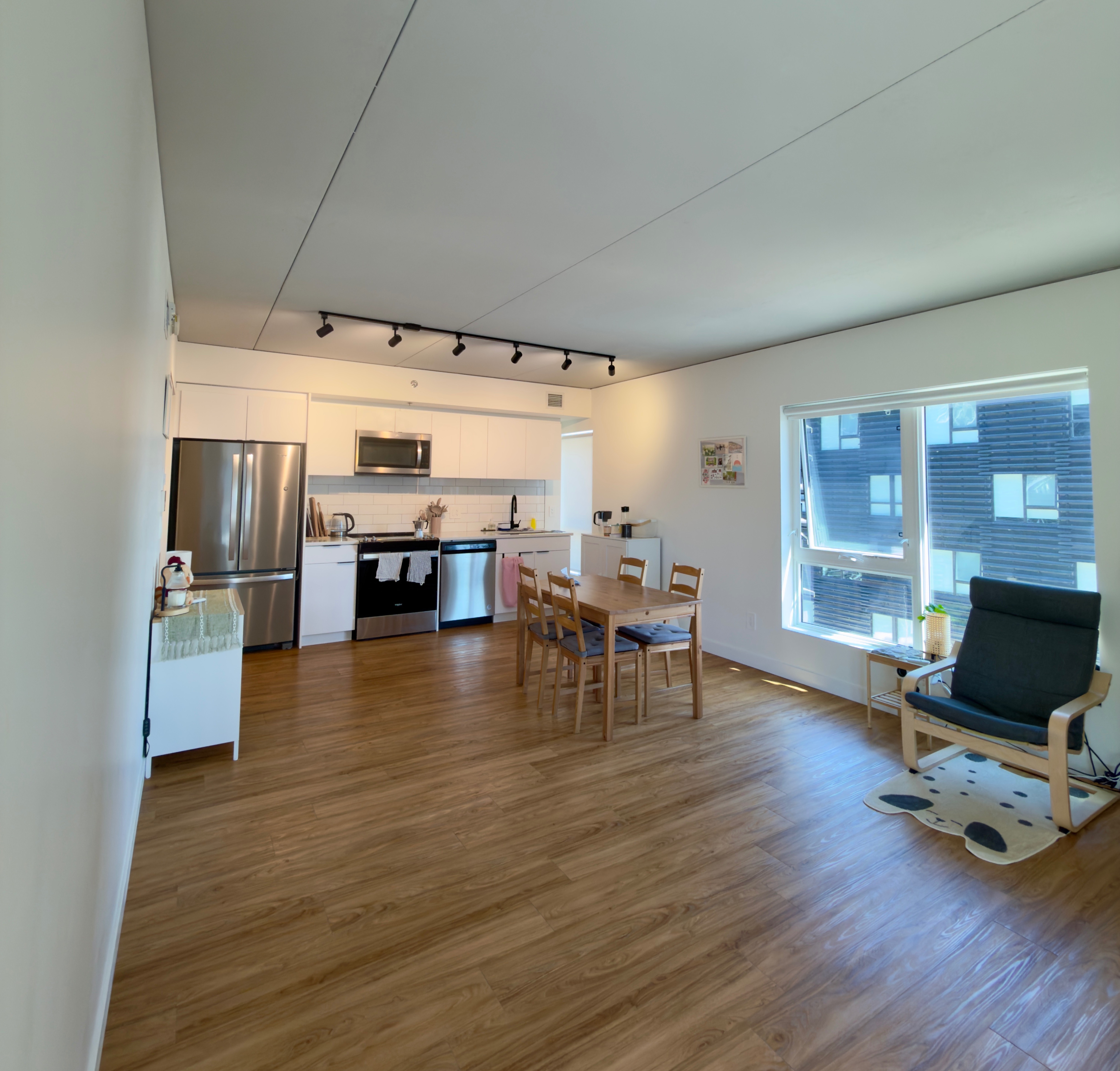 LEASE TRANSFER - 1 BDRM LUXURY APARTMENT, ALL UTILITIES INCLUDED