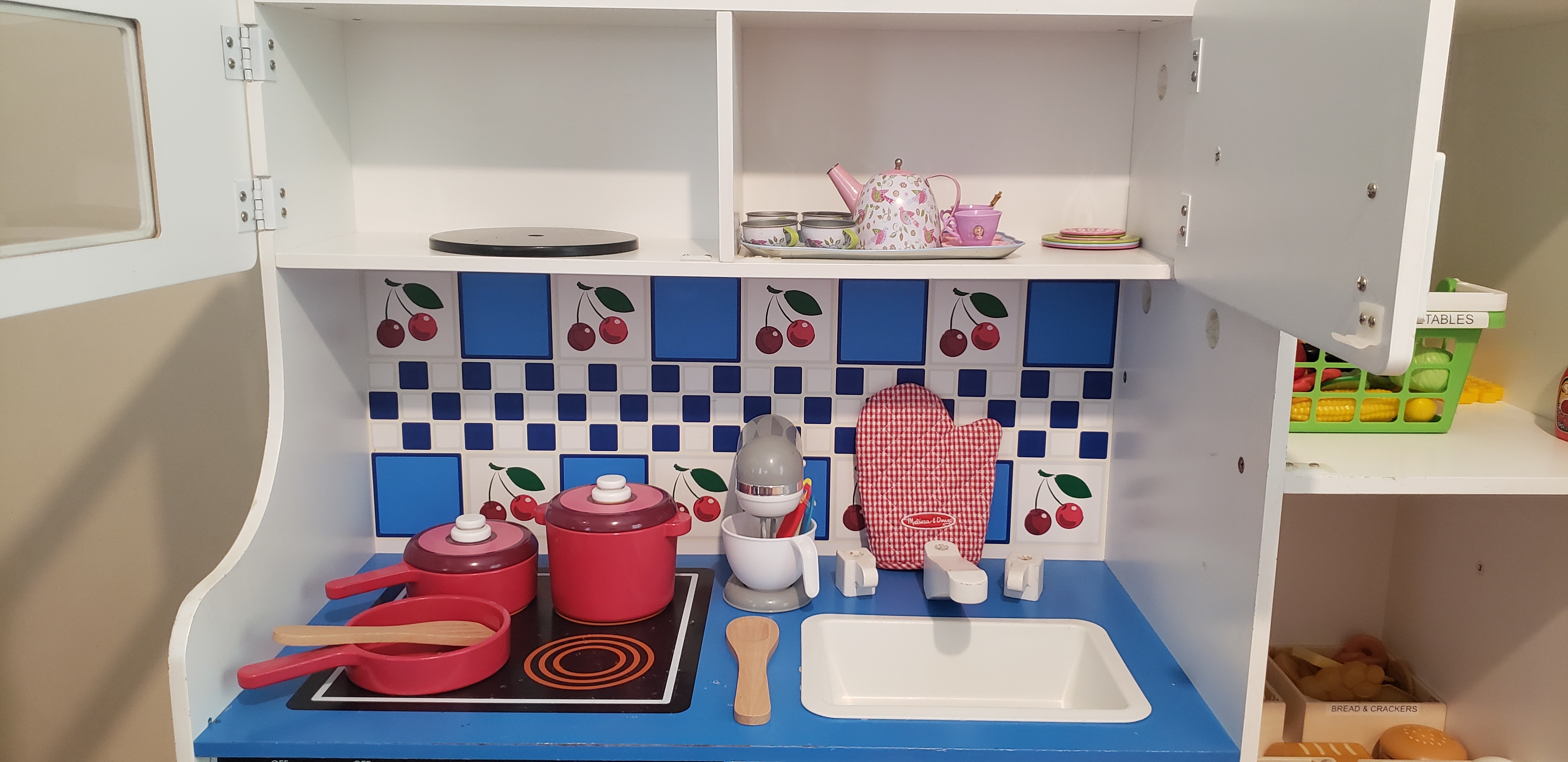 Melissa & Doug Wooden Play Kitchen with Accessories - photo 2