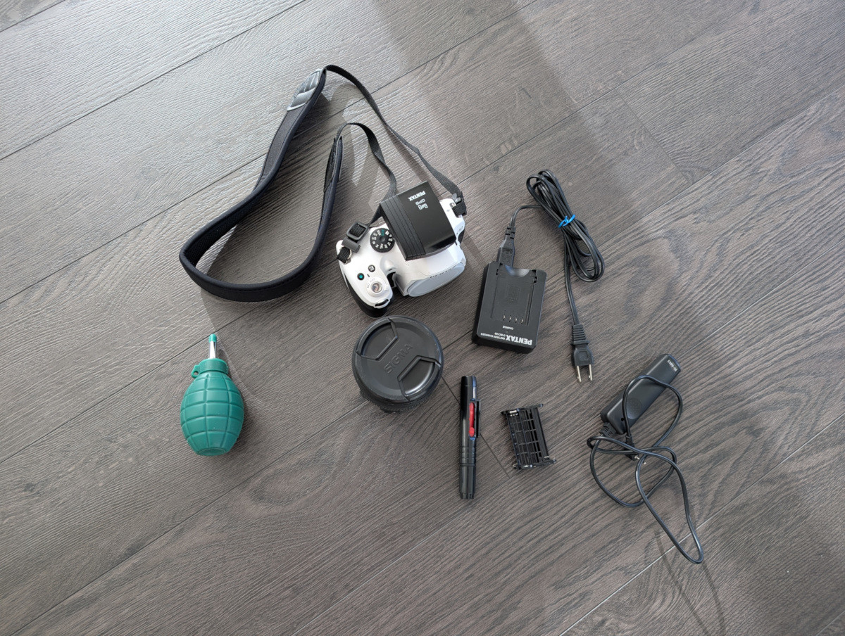Pentax K-50 with strap, Sigma lens, kit, O-GPS1 astrotracer - photo 3