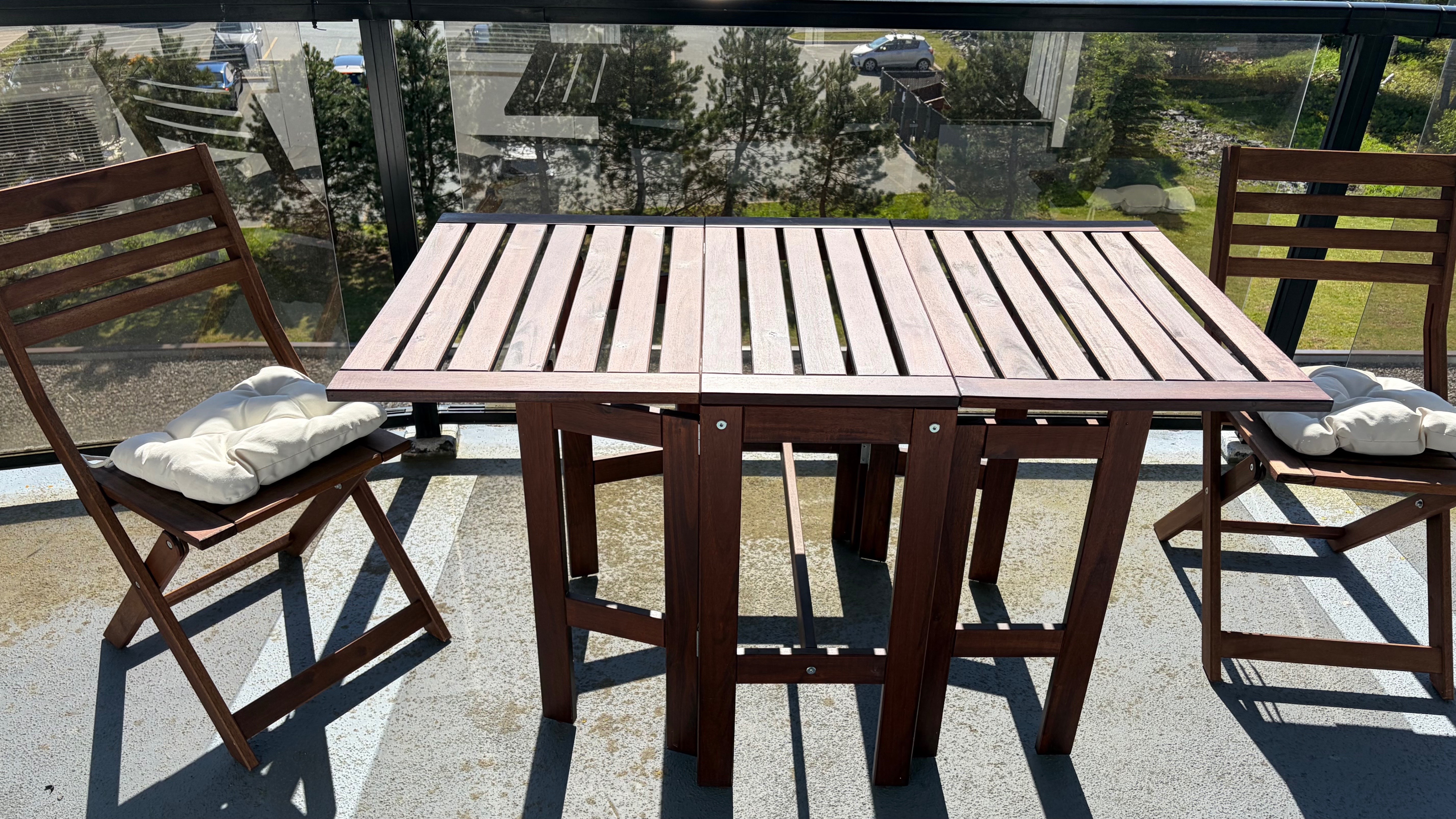 IKEA ÄPPLARÖ Patio Table and 2 Chairs – Cushions Included