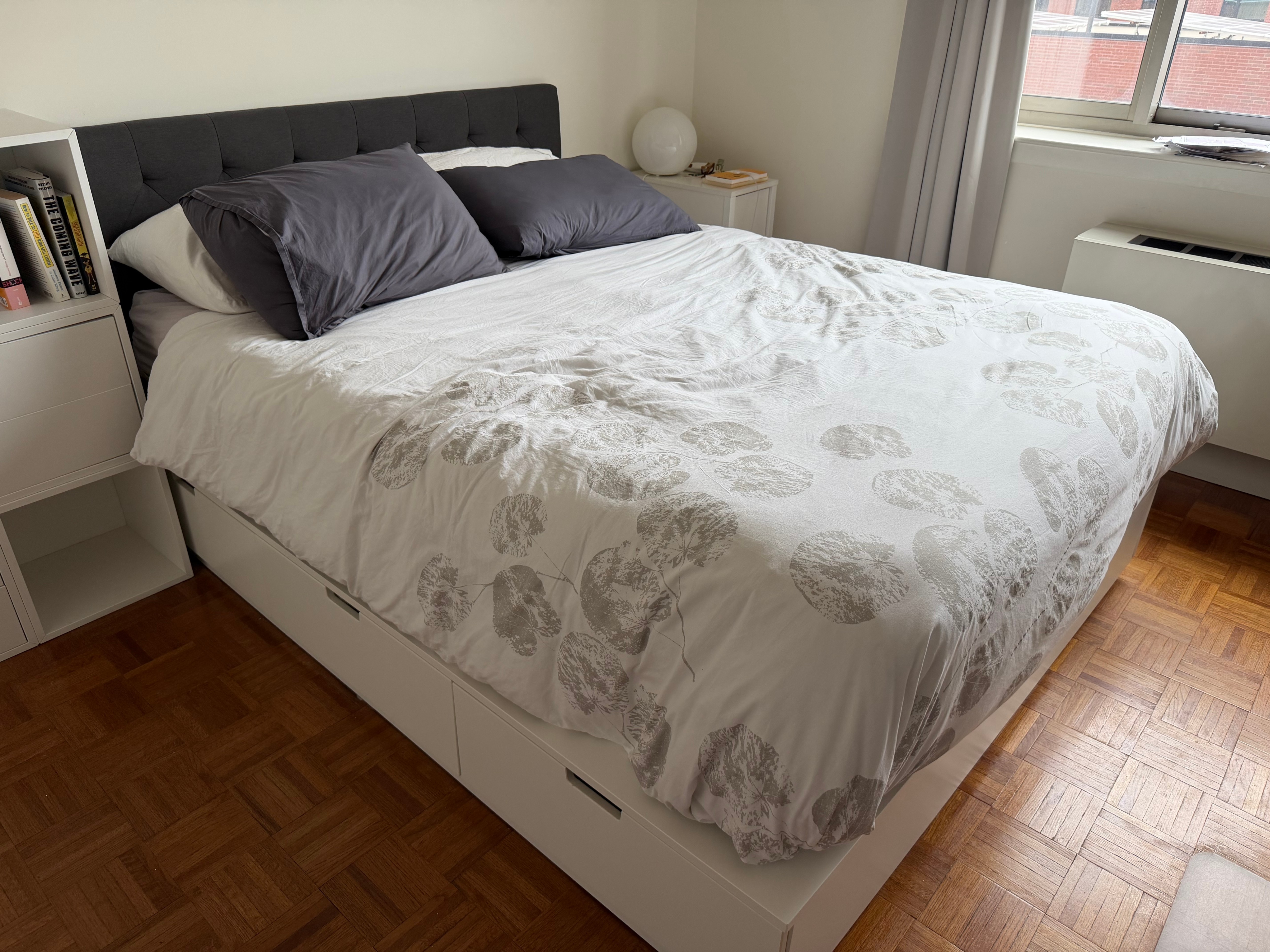 Queen size bedframe w gray upholstered Tufted Headboard - photo 2