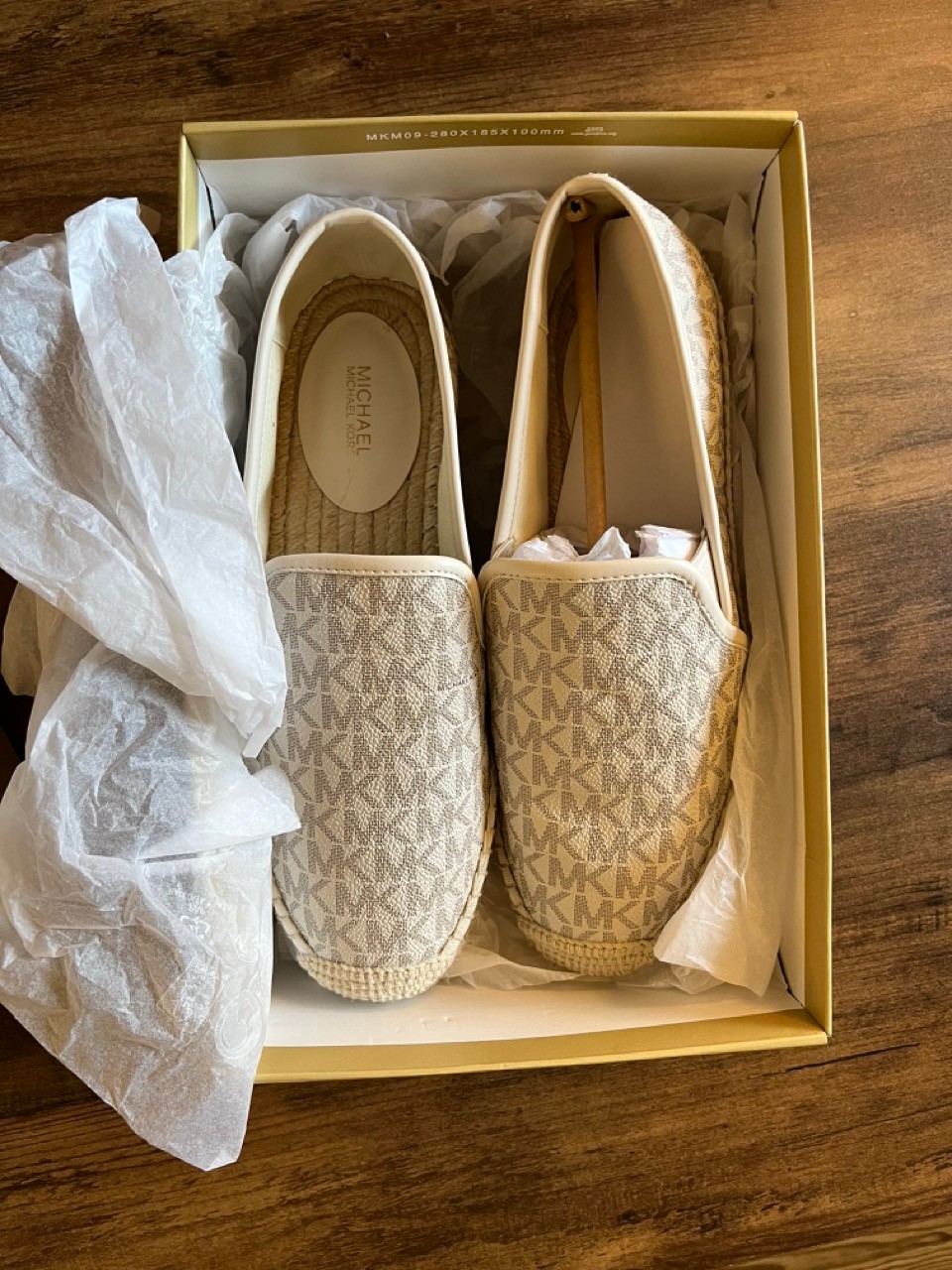 Brand new Michael Kors Vanilla Espadrilles Slip-On 8.5 size