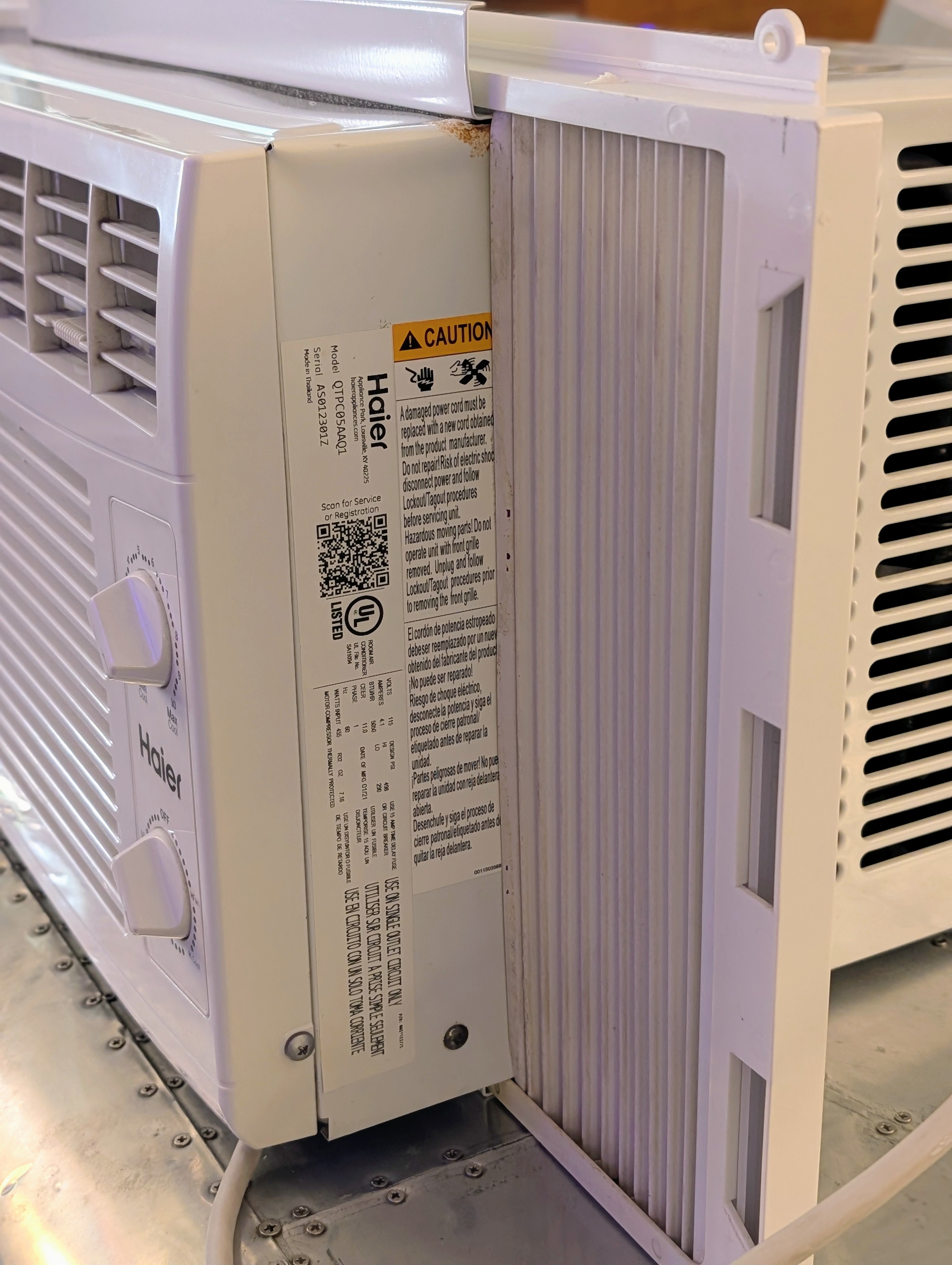 Haier 5,000 BTU Window Air Conditioner Works Great, blows Cold! - photo 3