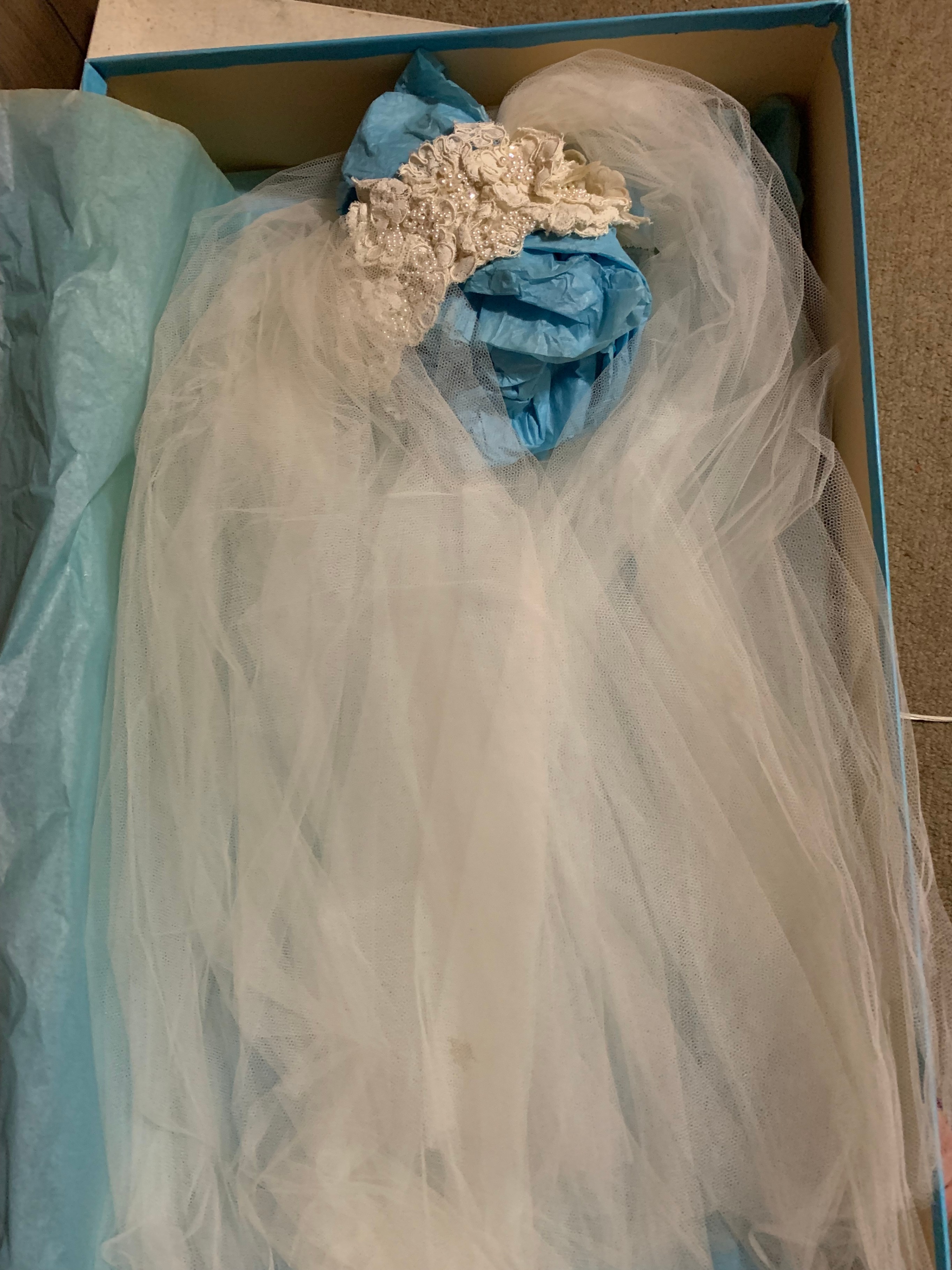 White Tulle Veil with Beaded Lace Appliqué - photo 2