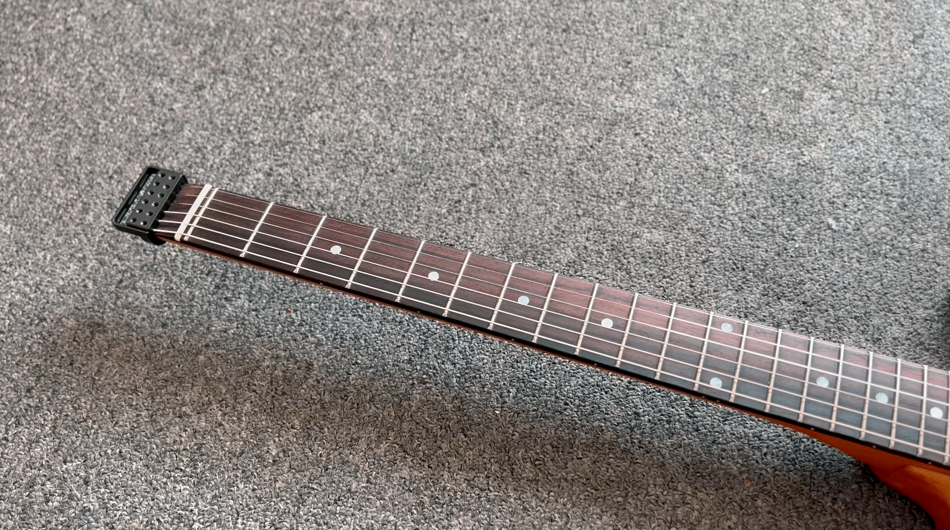 DONNER HEADLESS GUITAR - photo 5