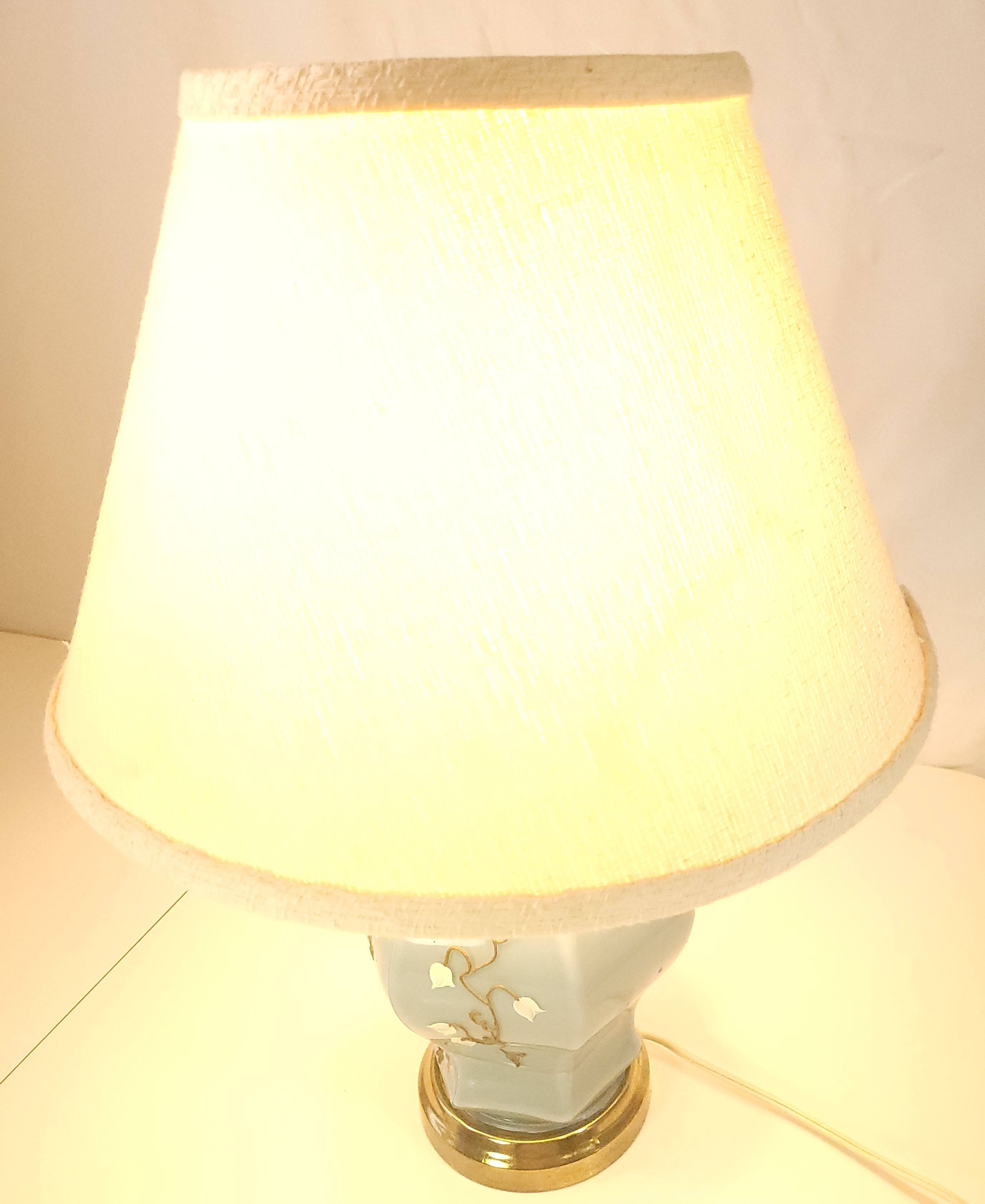 Circa 1968 Ceramic Table Lamp Blue White Floral Embossed - photo 4