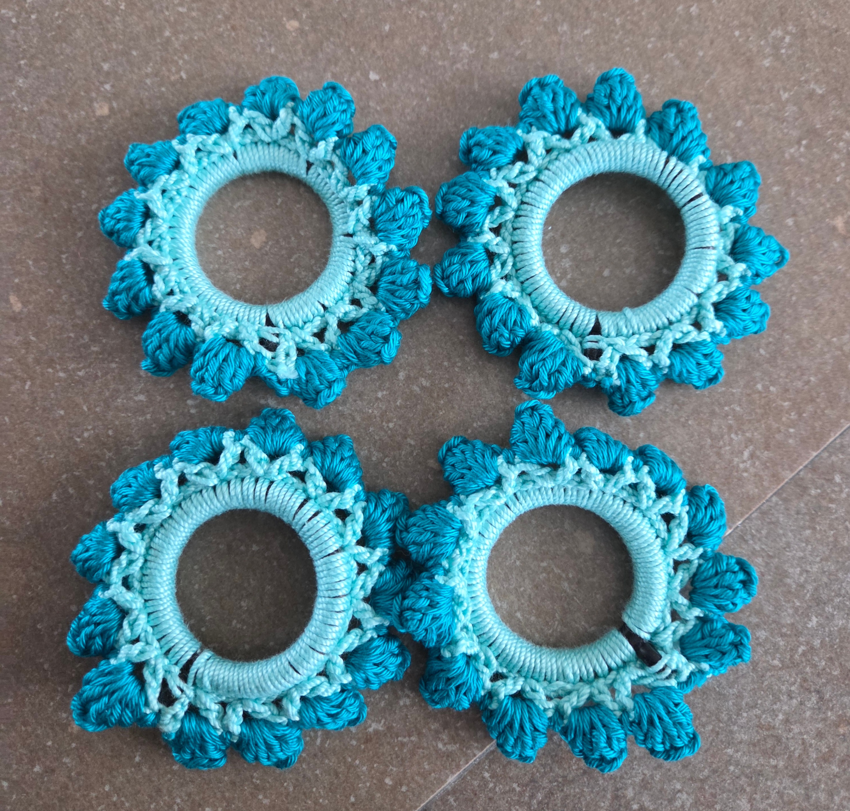 4pc crochet placemats w/ matching napkin rings (Circular) - photo 2