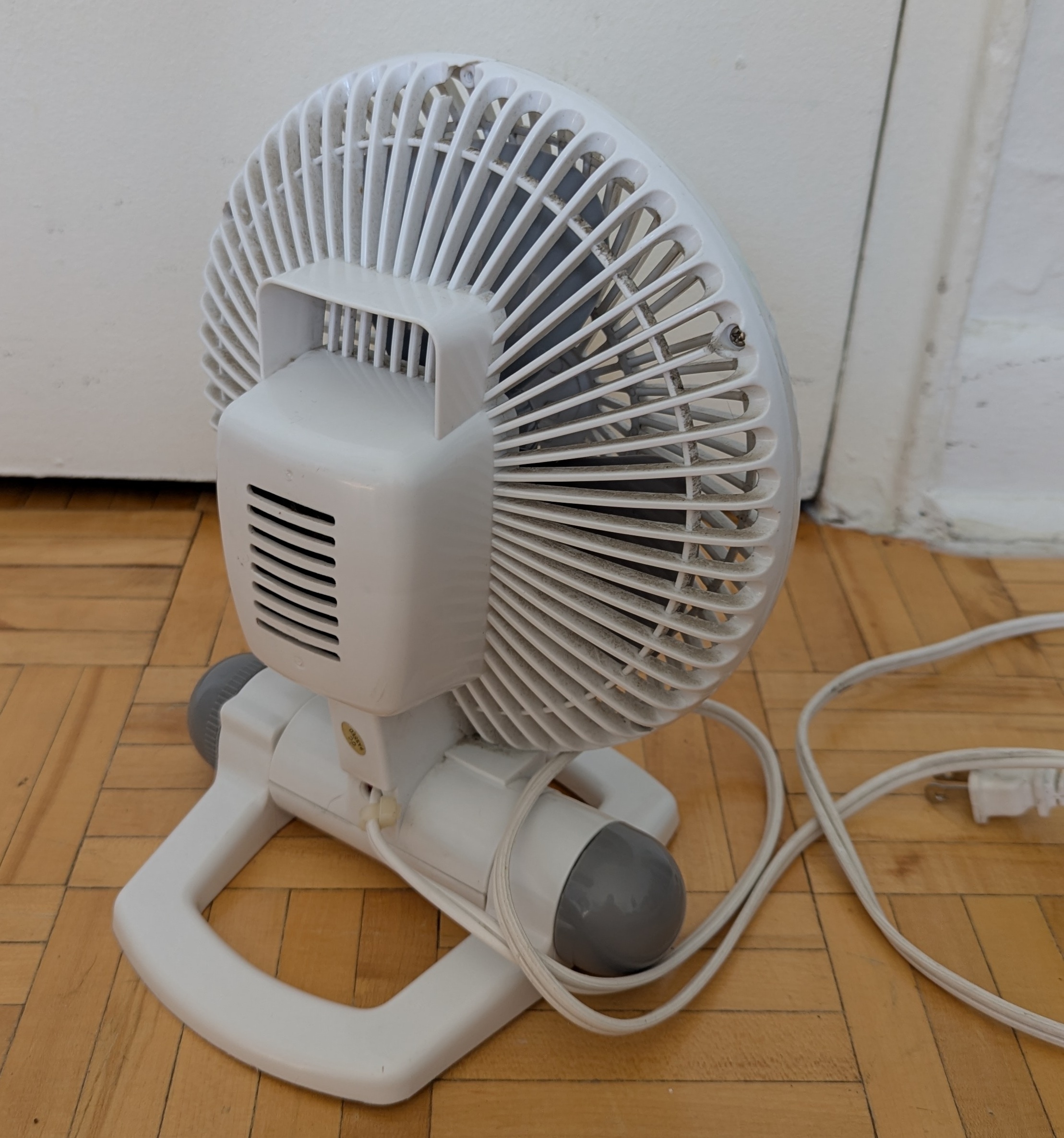 Small 7" Desk/Table Fan Portable Cool - photo 2