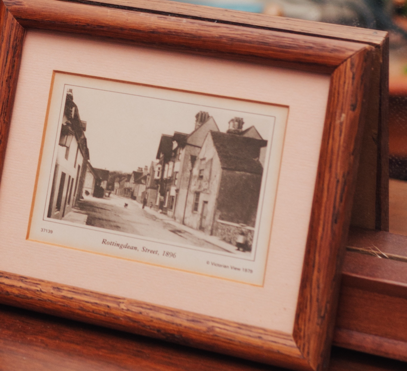 English Street Scenes, 1894 & 1896 — Framed Pair - photo 4