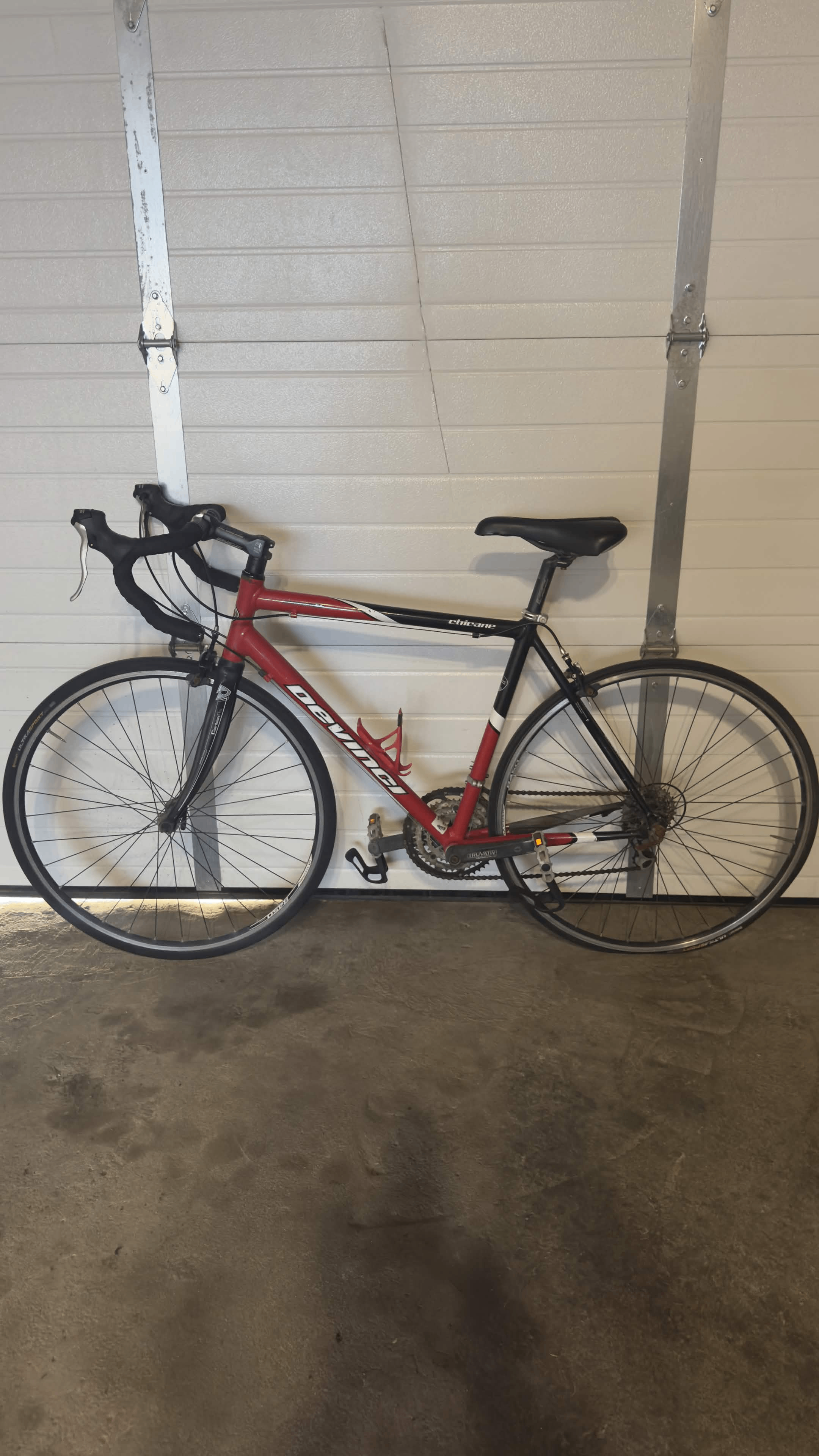 Devinci Chicane Road Bike - Used Like New + Helmet