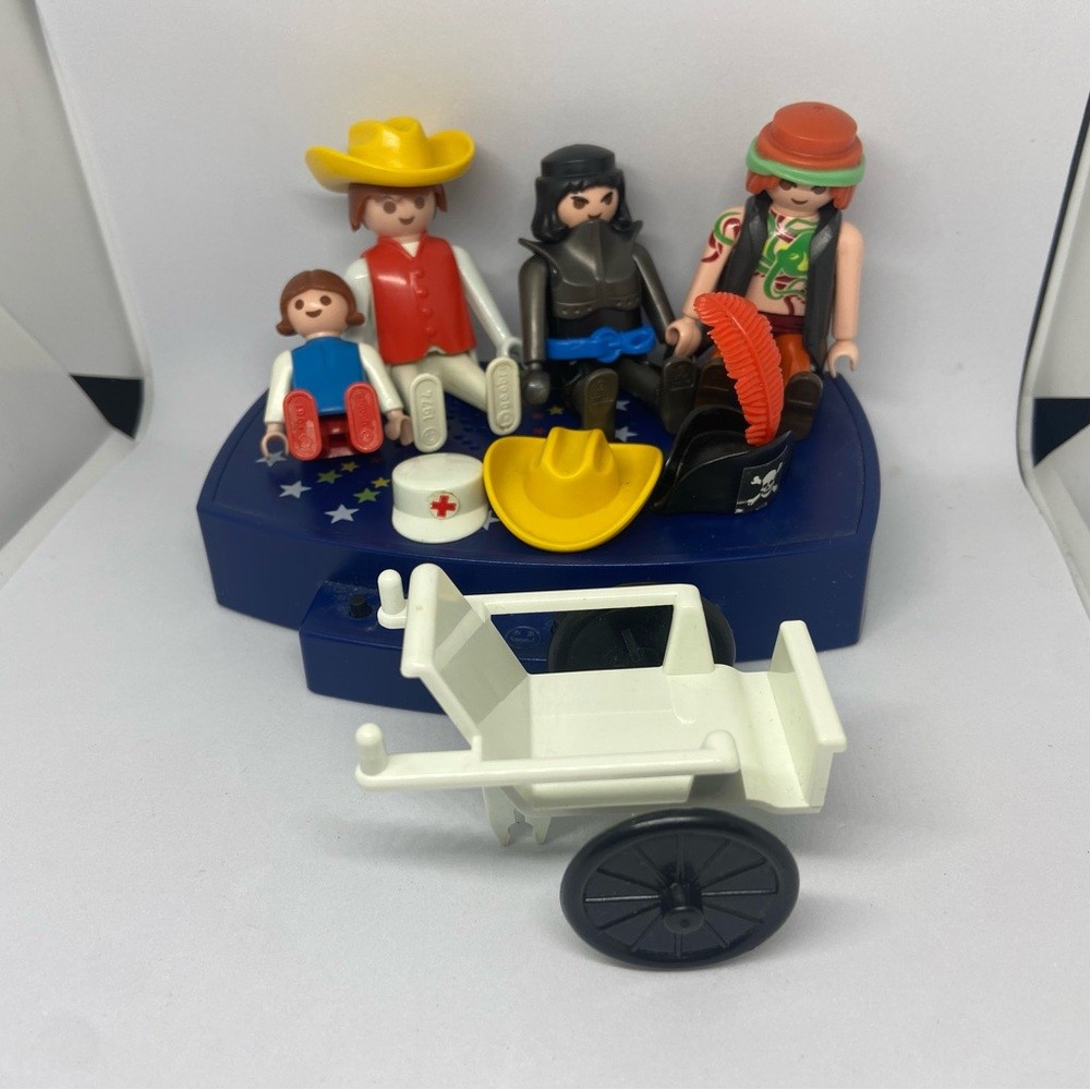 Lot 9 Playmobil Geobra Figures And Items 1974 - 1981 - photo 2