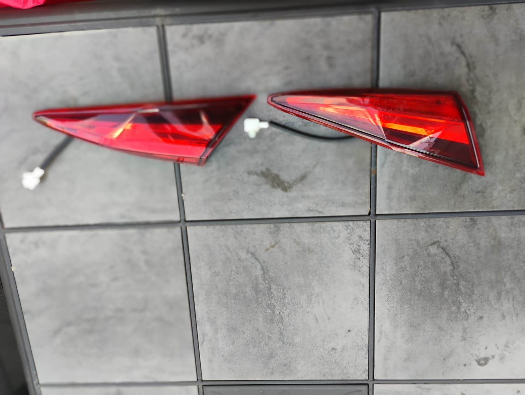 OEM  2016-20 Honda Civic-Sedan Rear light assemb - photo 3