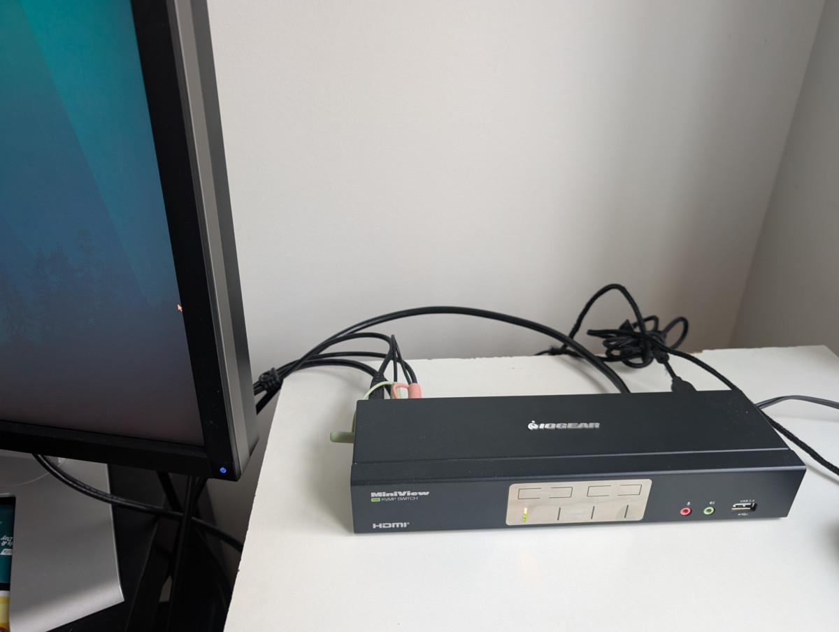 IOGear GCS1794 4-Port HDMI KVM switch with audio - photo 5