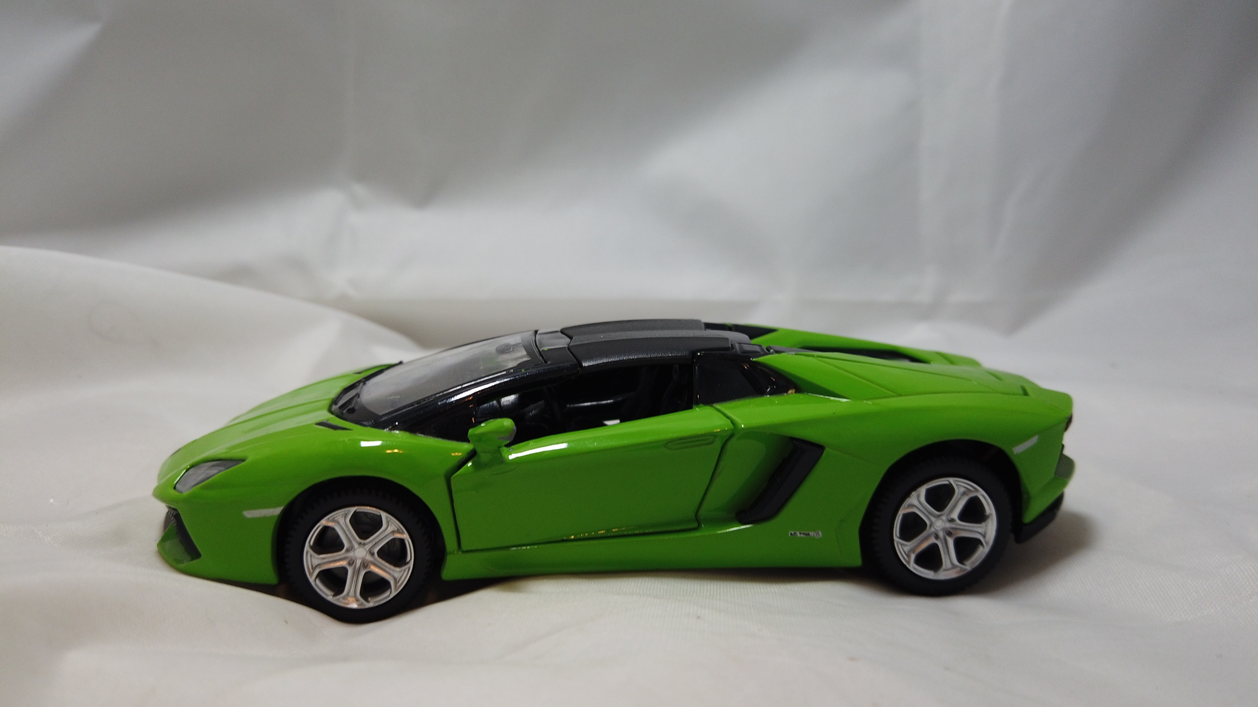 MSZ 1:32 Lamborghini Aventador Diecast Pull Back Model Car Green