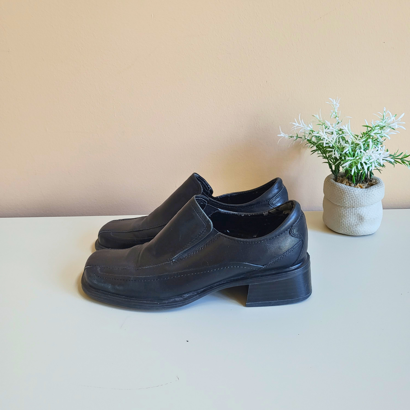 Spring - Size 7.5 Black Loafers - Pre-Loved! 👟 - photo 2